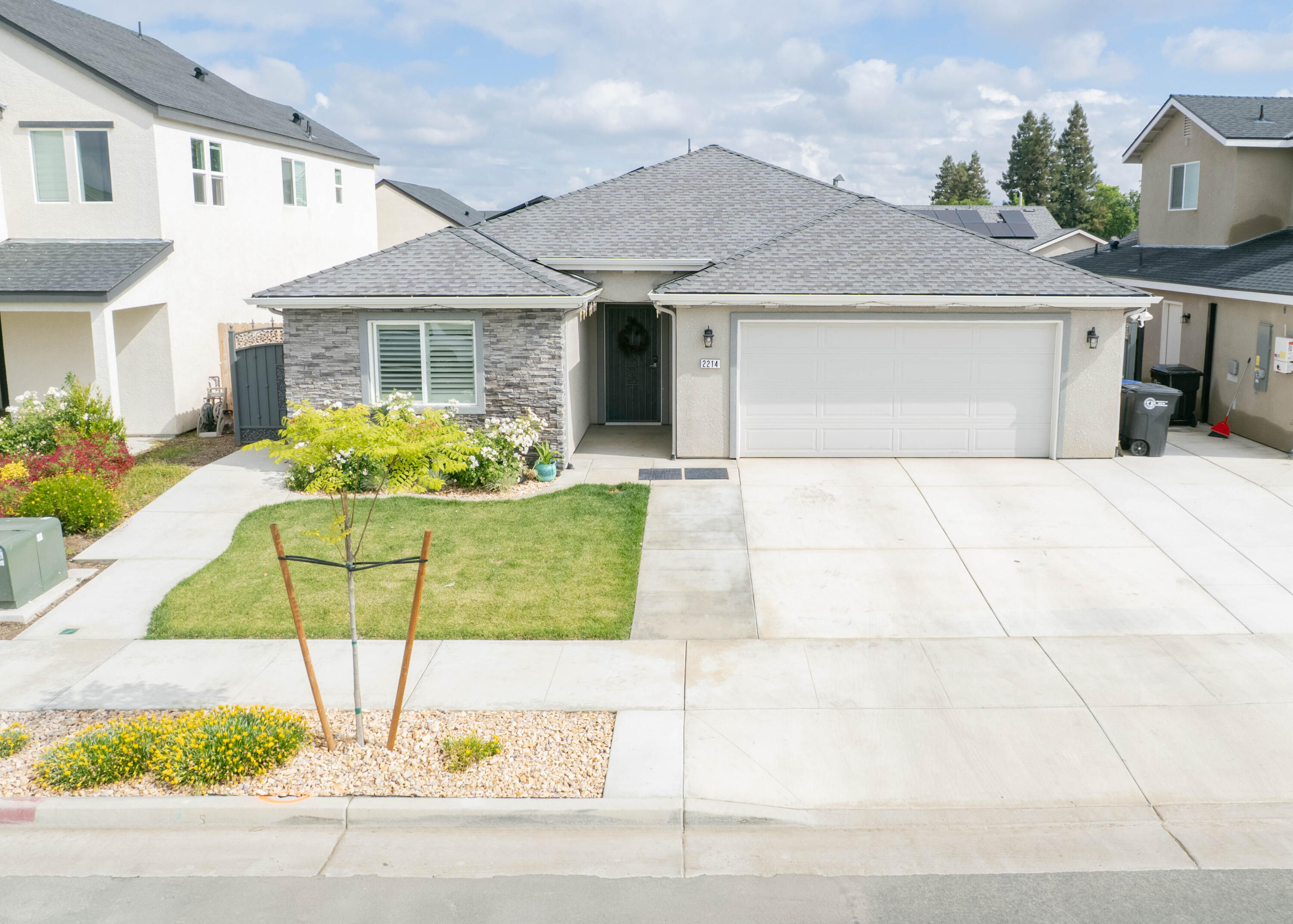 2214 W Glenn Ave, Porterville, CA 93257