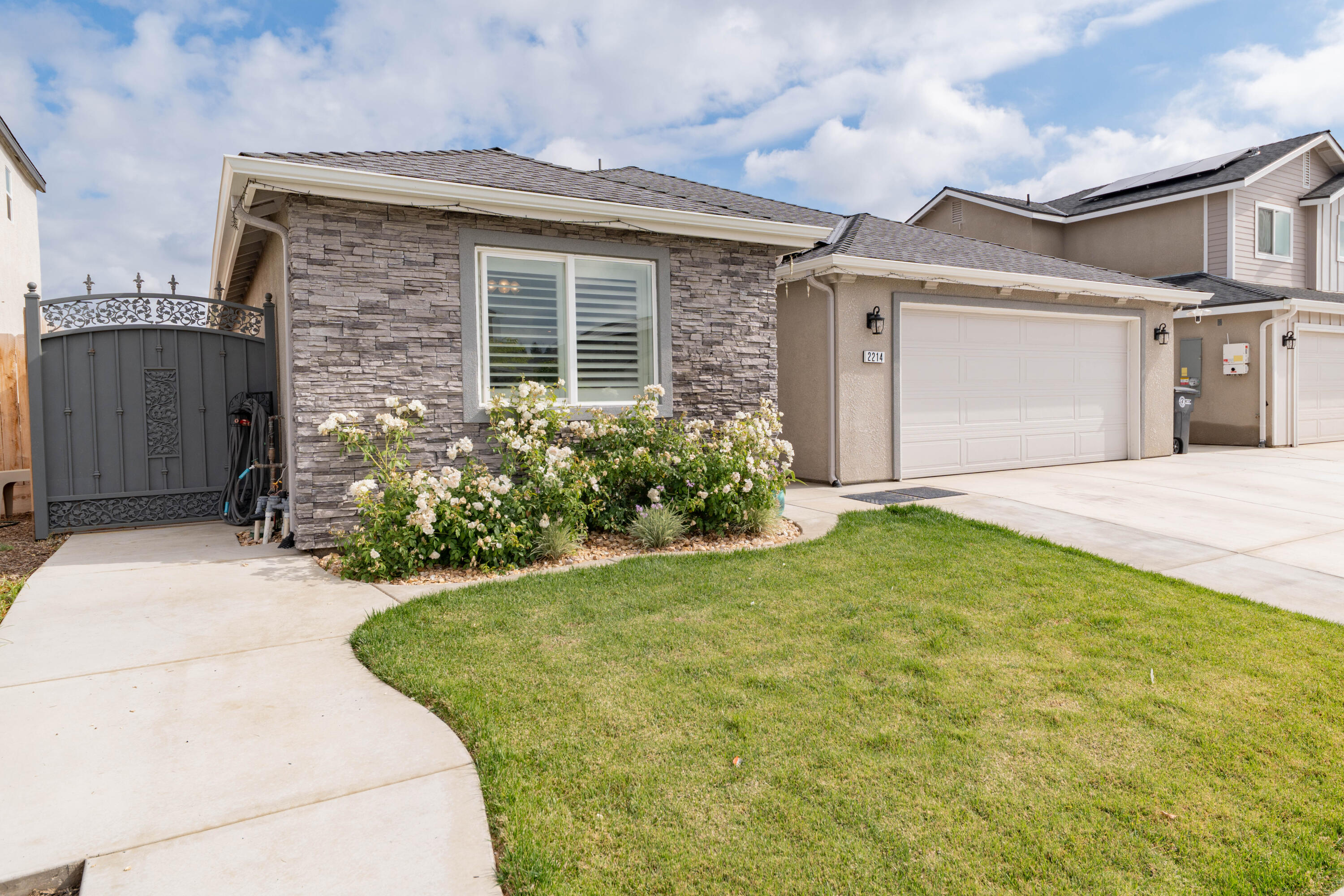 2214 W Glenn Ave, Porterville, CA 93257