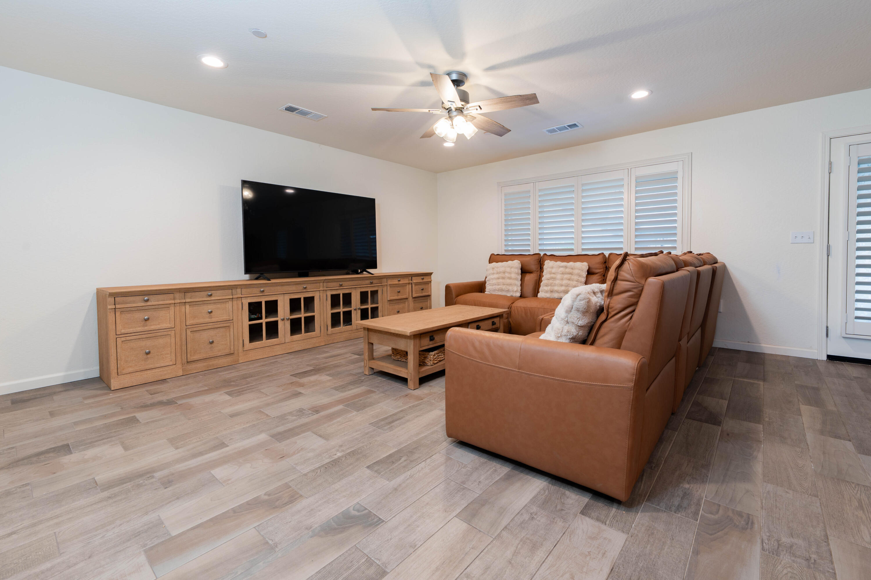 2214 W Glenn Ave, Porterville, CA 93257