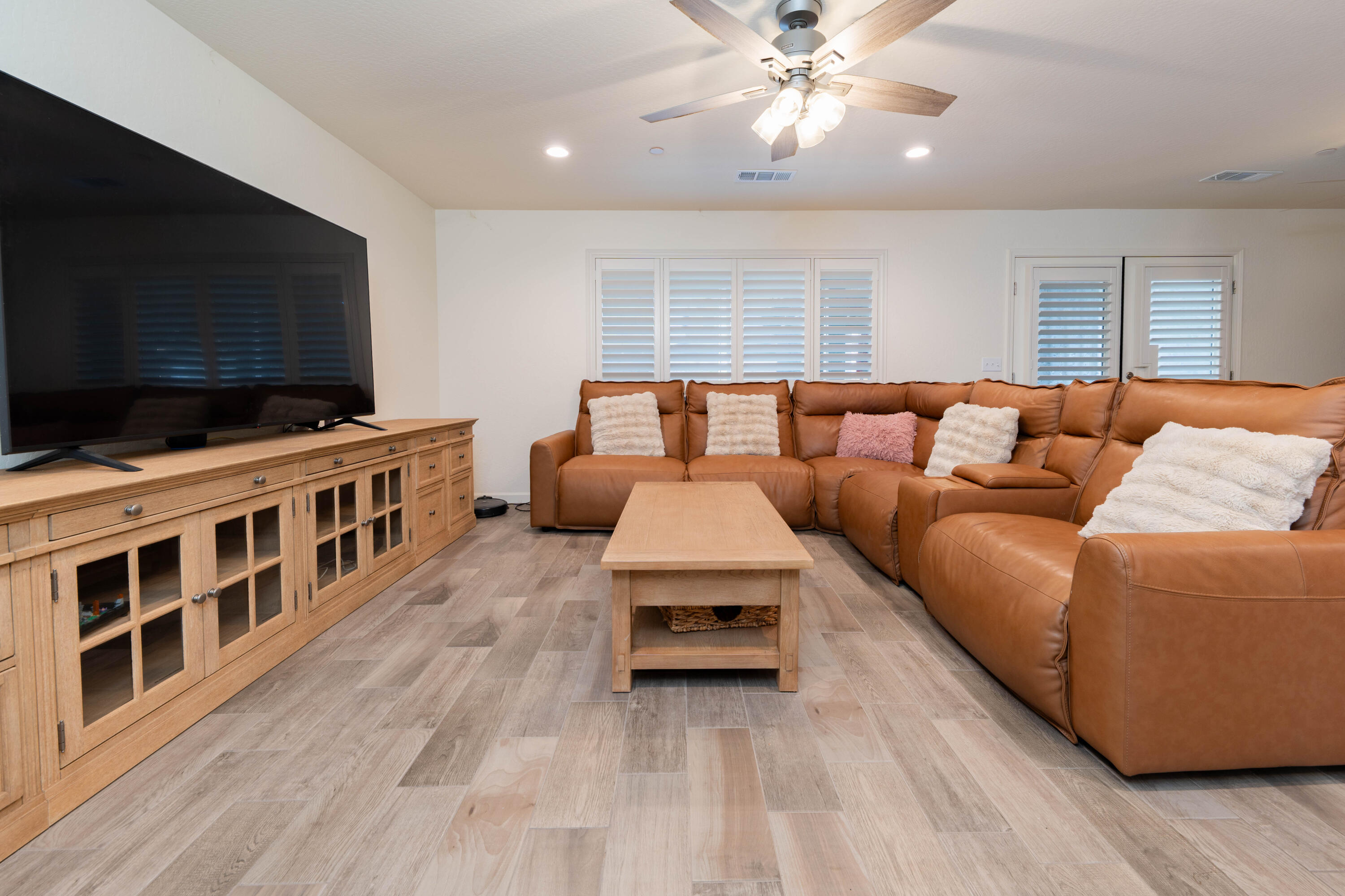 2214 W Glenn Ave, Porterville, CA 93257