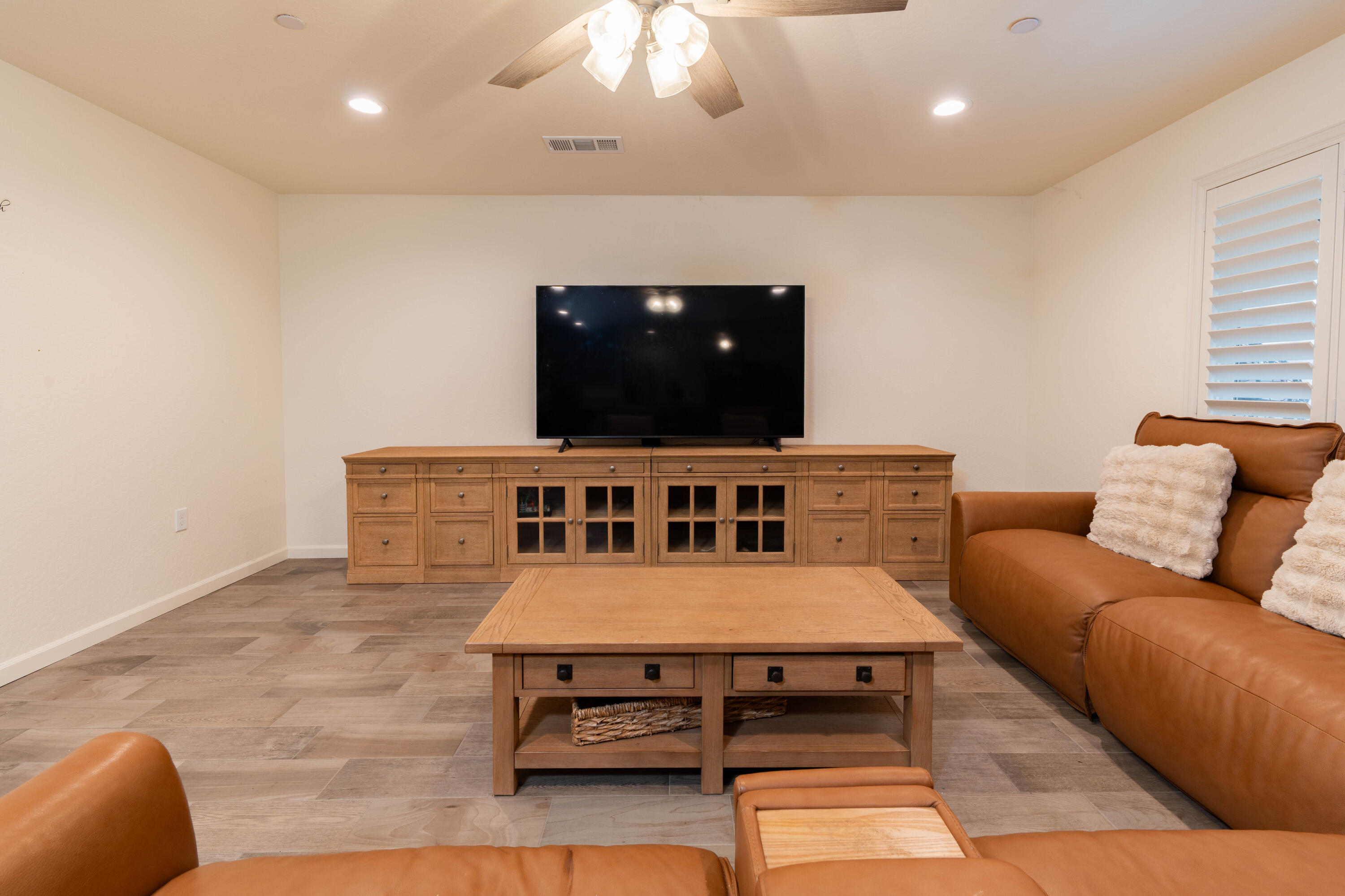 2214 W Glenn Ave, Porterville, CA 93257