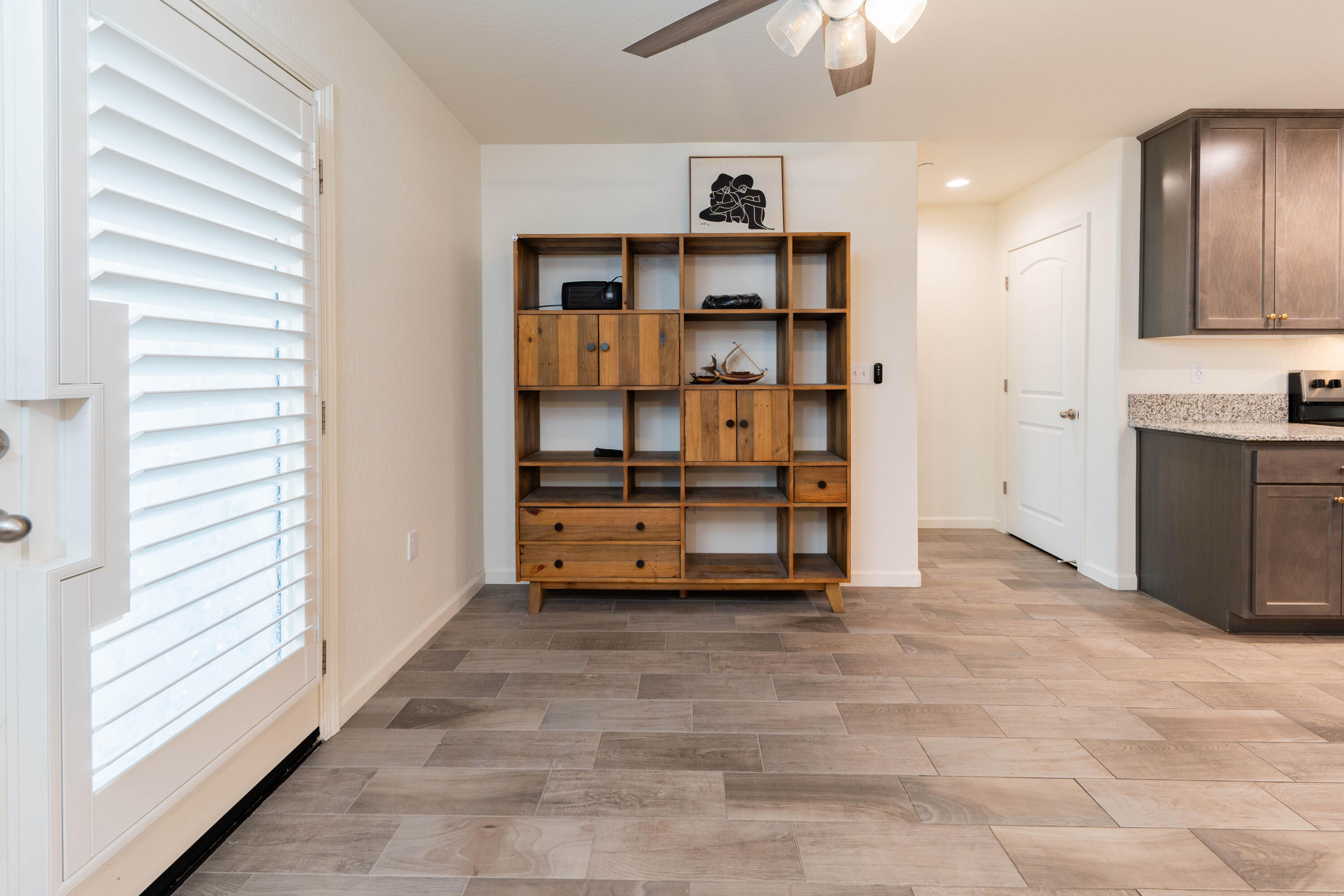 2214 W Glenn Ave, Porterville, CA 93257