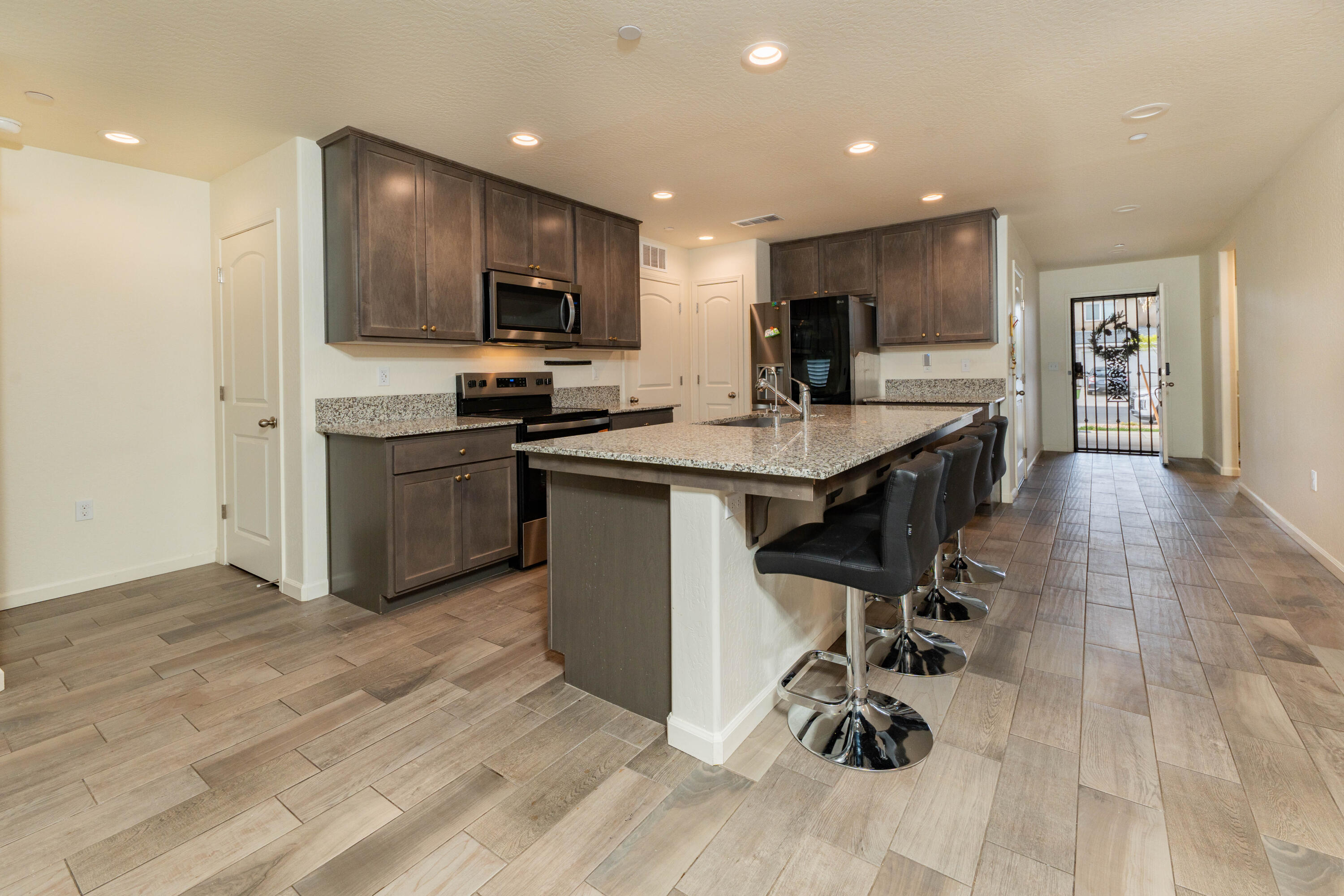 2214 W Glenn Ave, Porterville, CA 93257