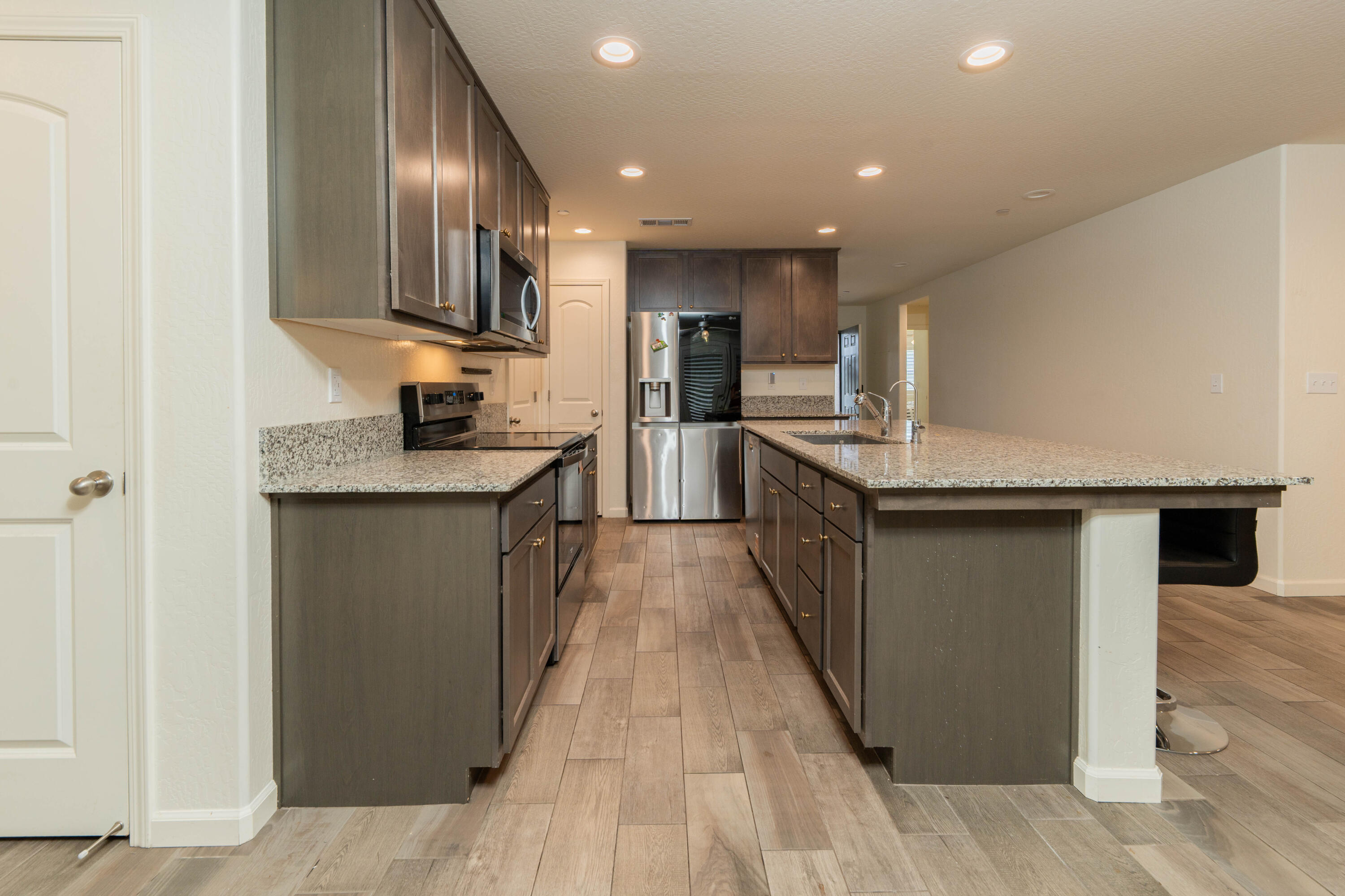 2214 W Glenn Ave, Porterville, CA 93257