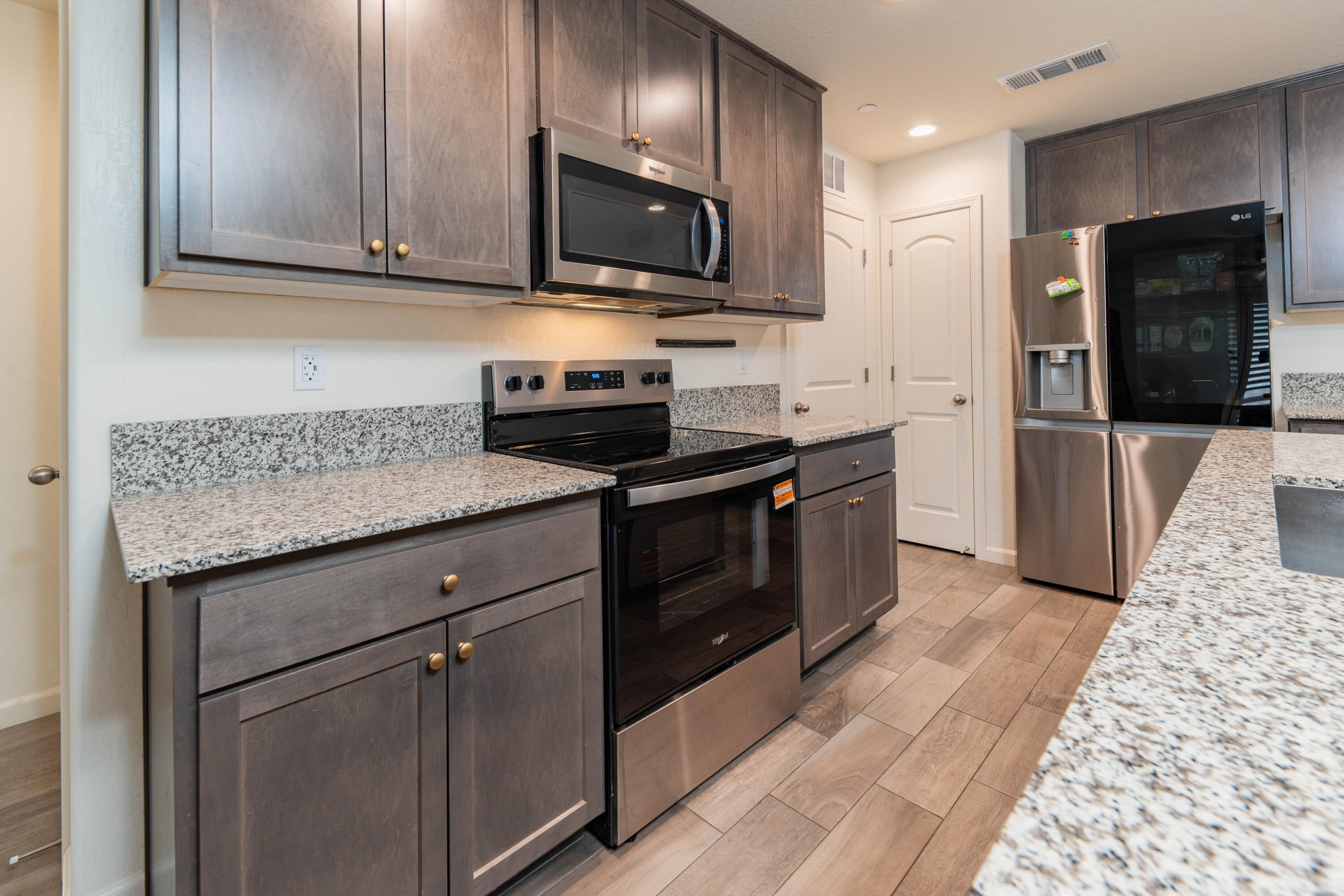 2214 W Glenn Ave, Porterville, CA 93257