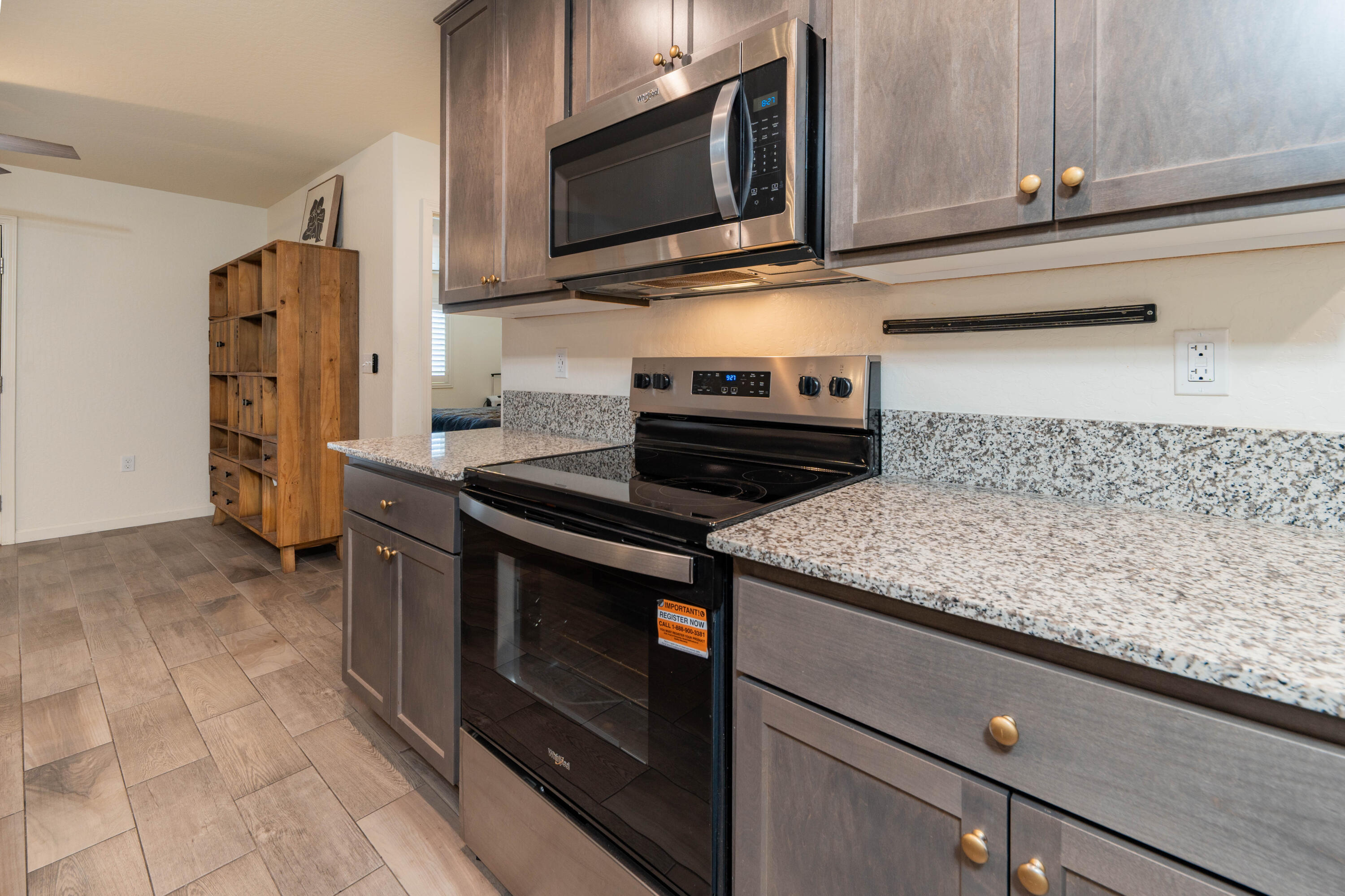 2214 W Glenn Ave, Porterville, CA 93257