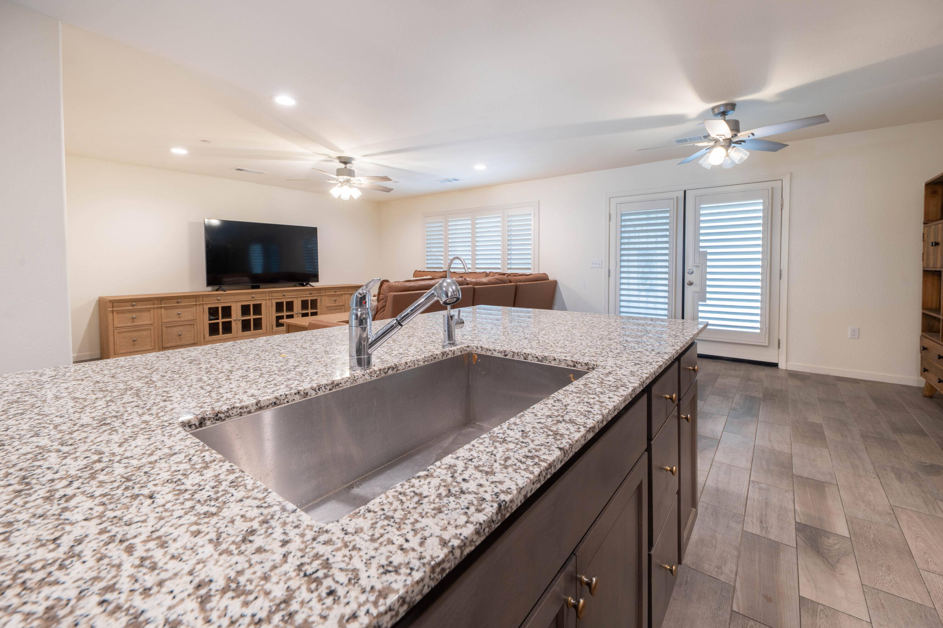 2214 W Glenn Ave, Porterville, CA 93257