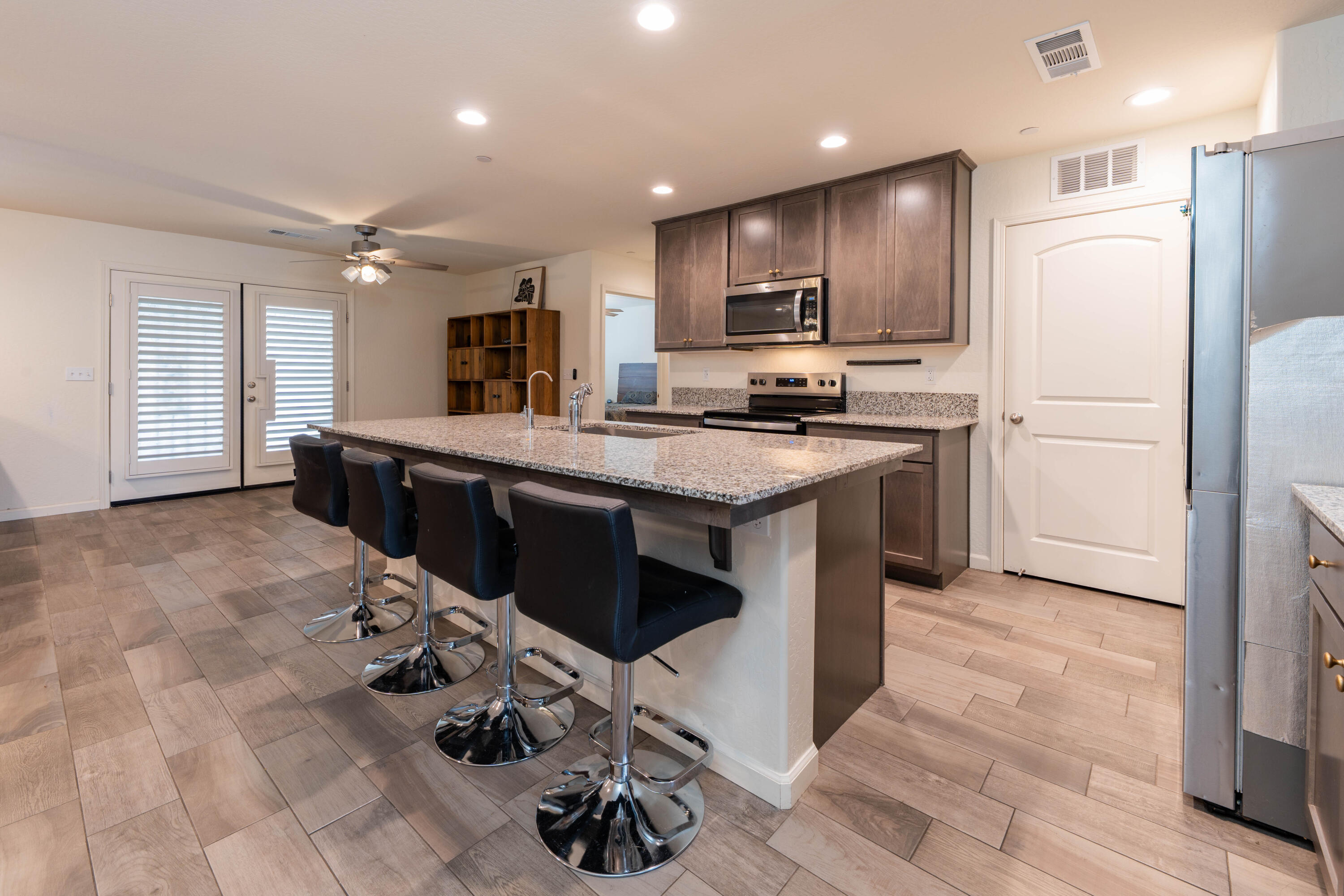 2214 W Glenn Ave, Porterville, CA 93257