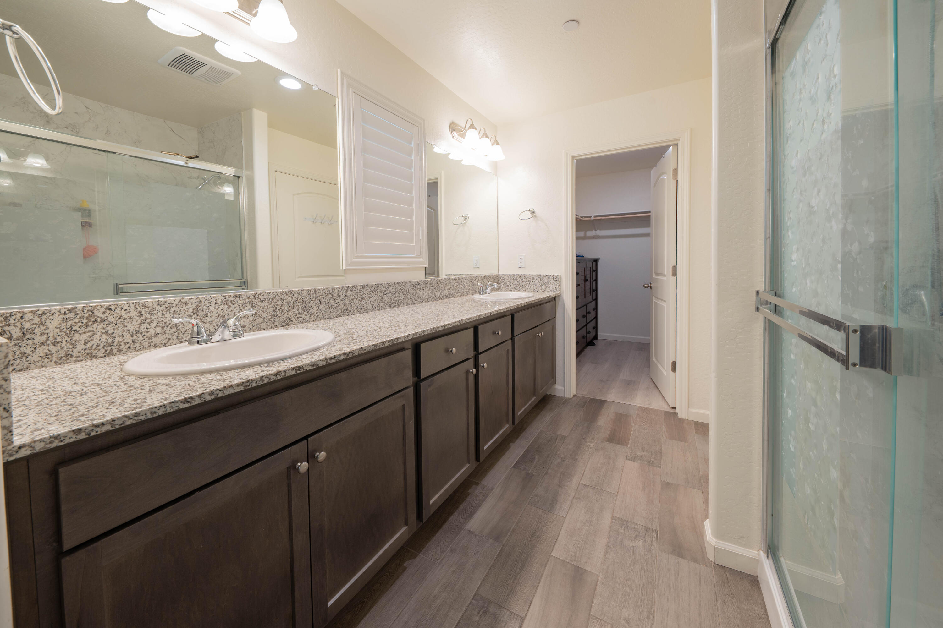 2214 W Glenn Ave, Porterville, CA 93257