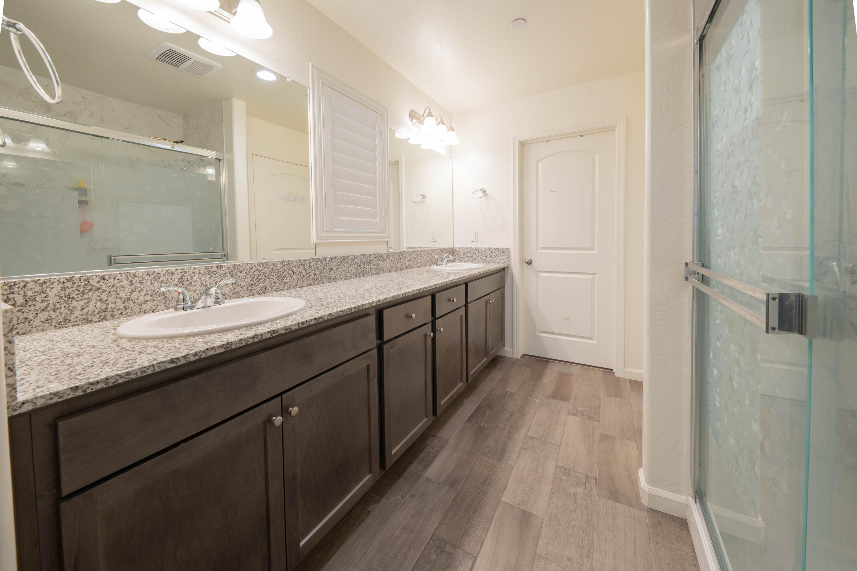 2214 W Glenn Ave, Porterville, CA 93257