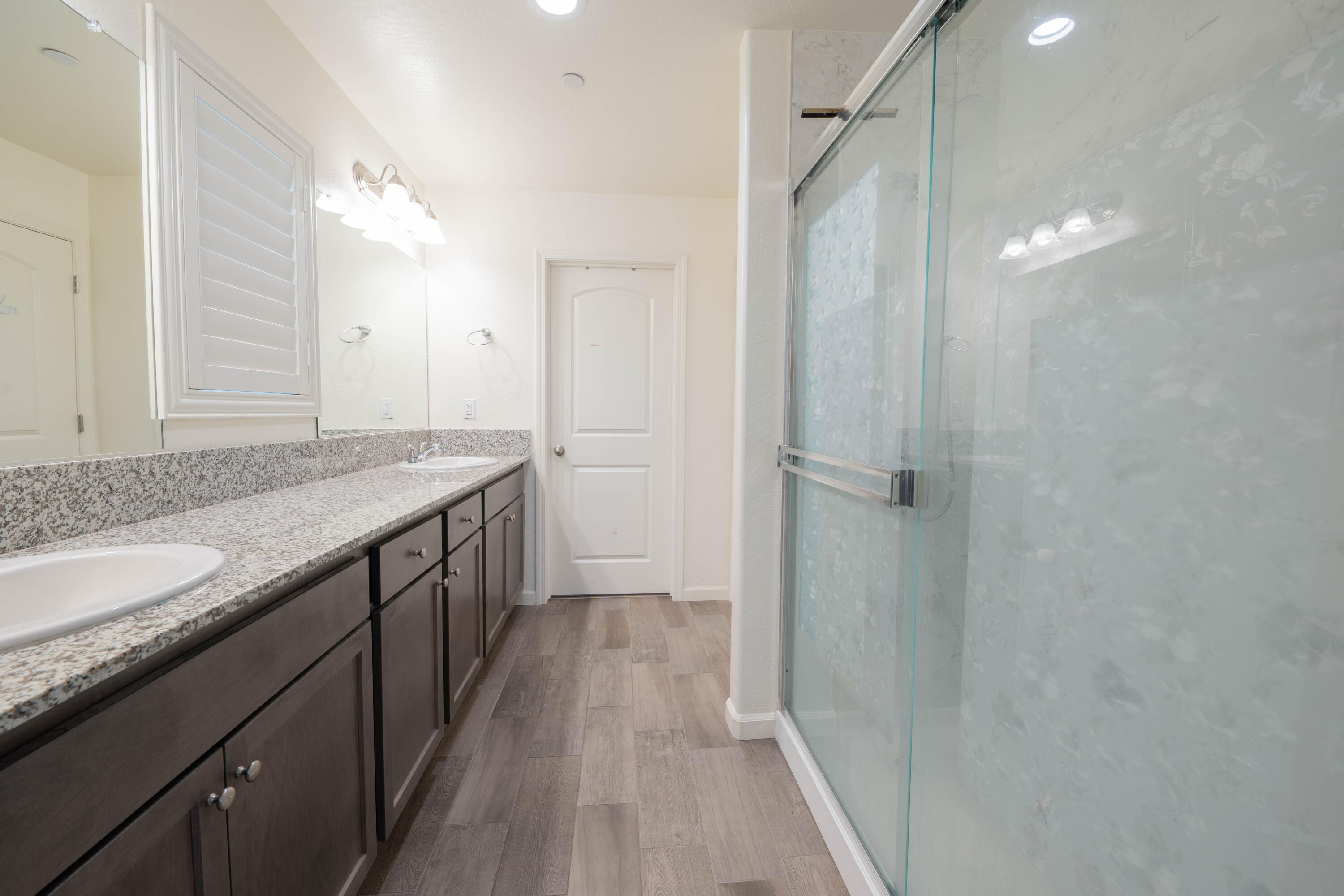 2214 W Glenn Ave, Porterville, CA 93257