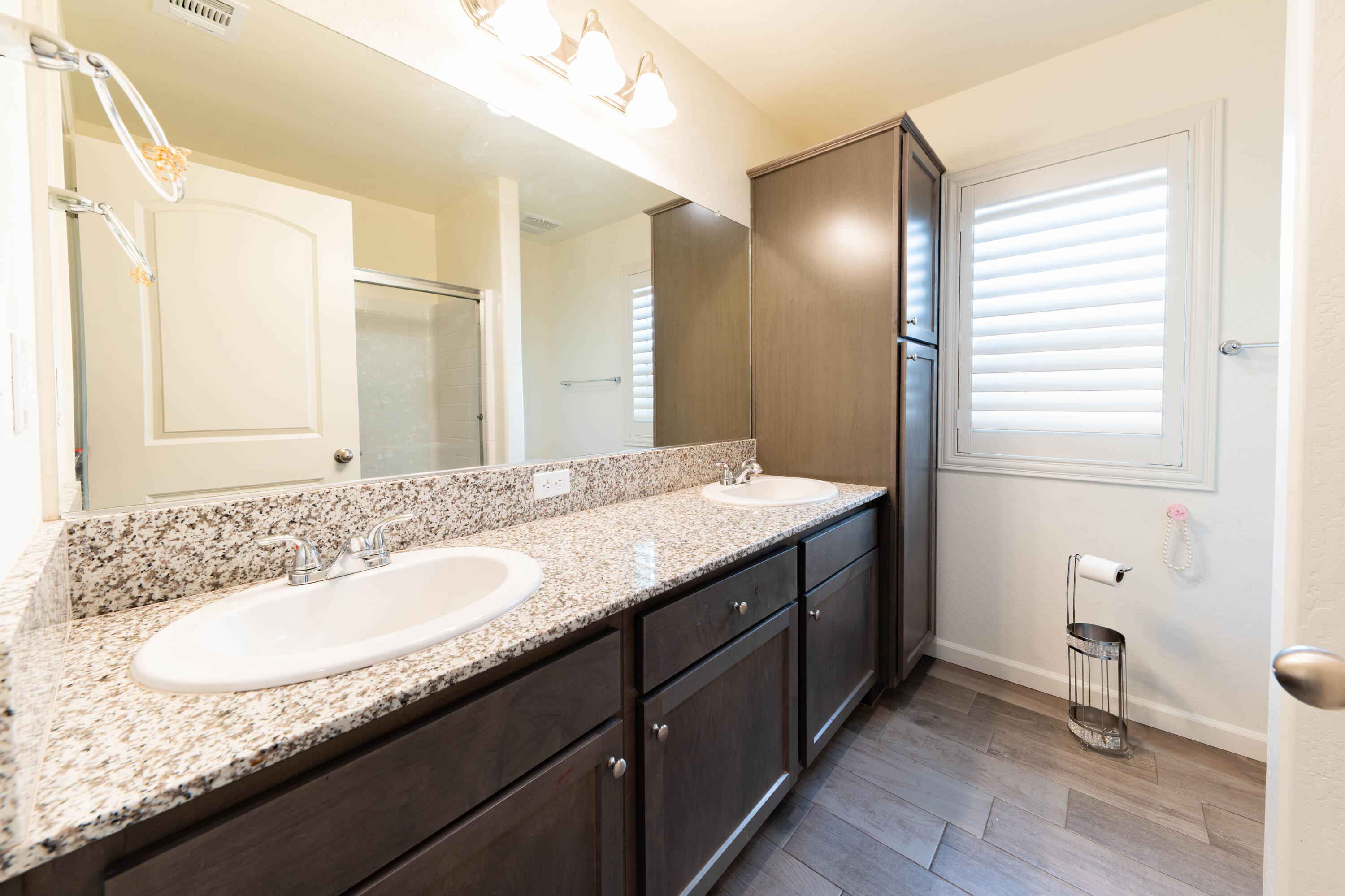 2214 W Glenn Ave, Porterville, CA 93257