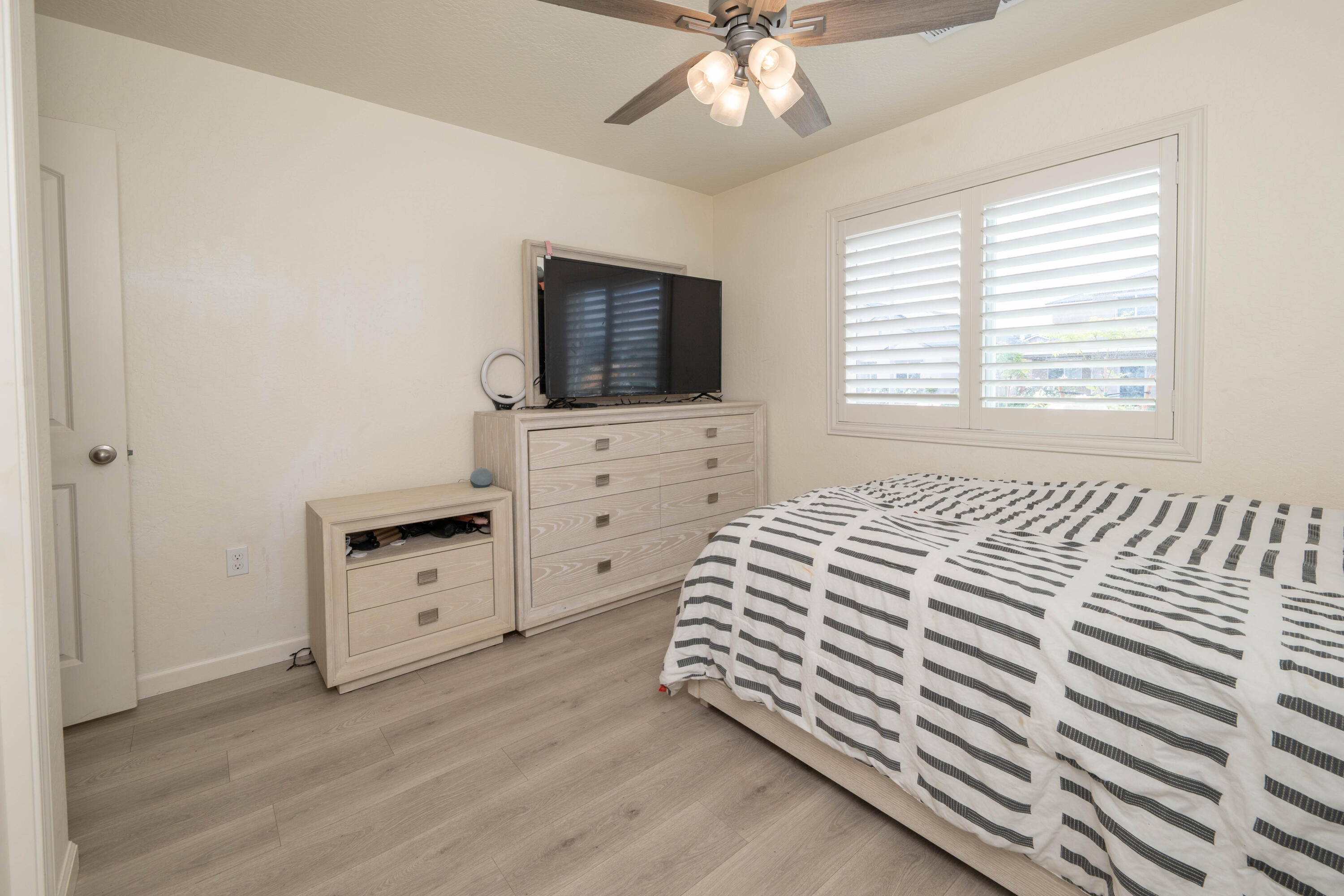 2214 W Glenn Ave, Porterville, CA 93257