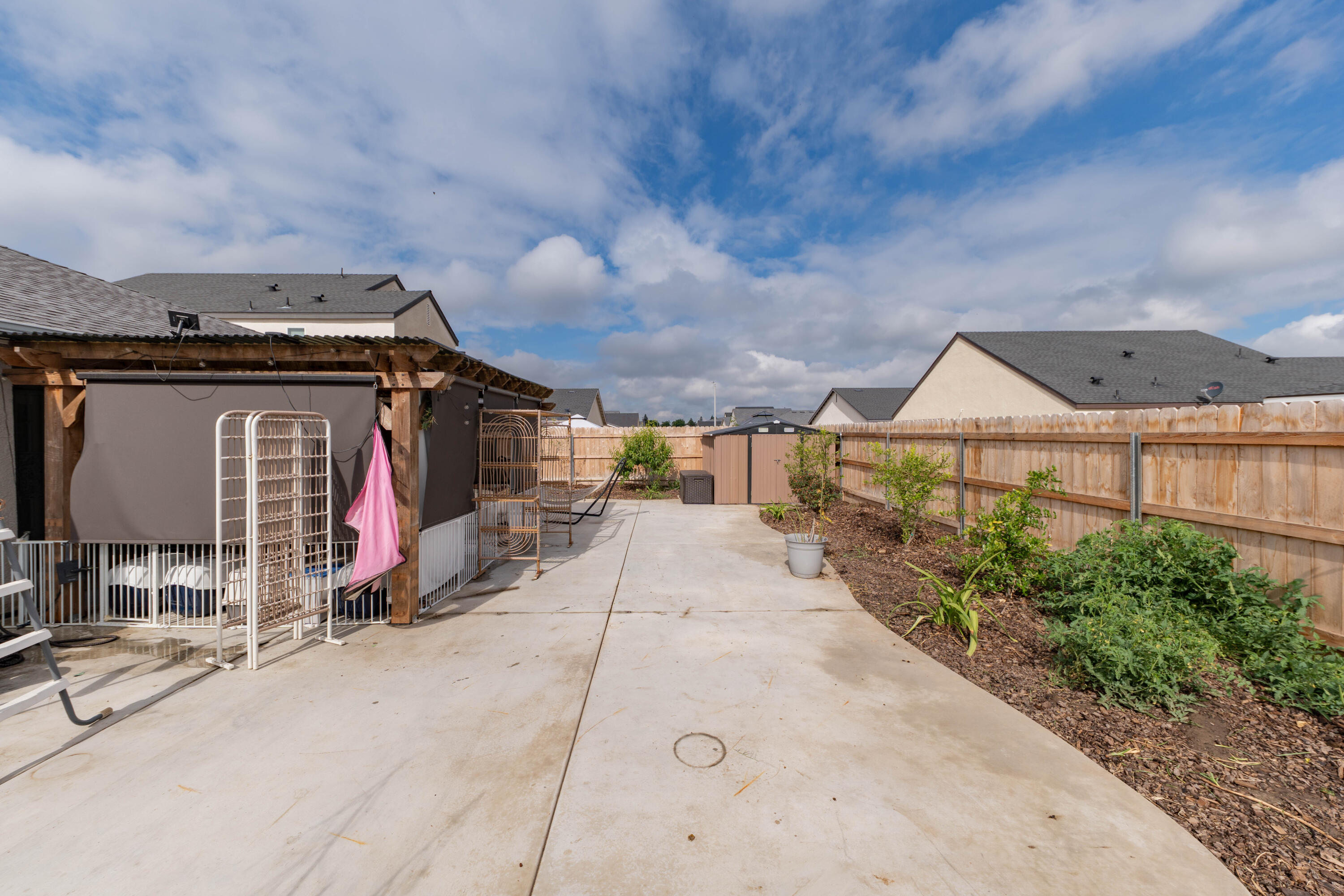 2214 W Glenn Ave, Porterville, CA 93257