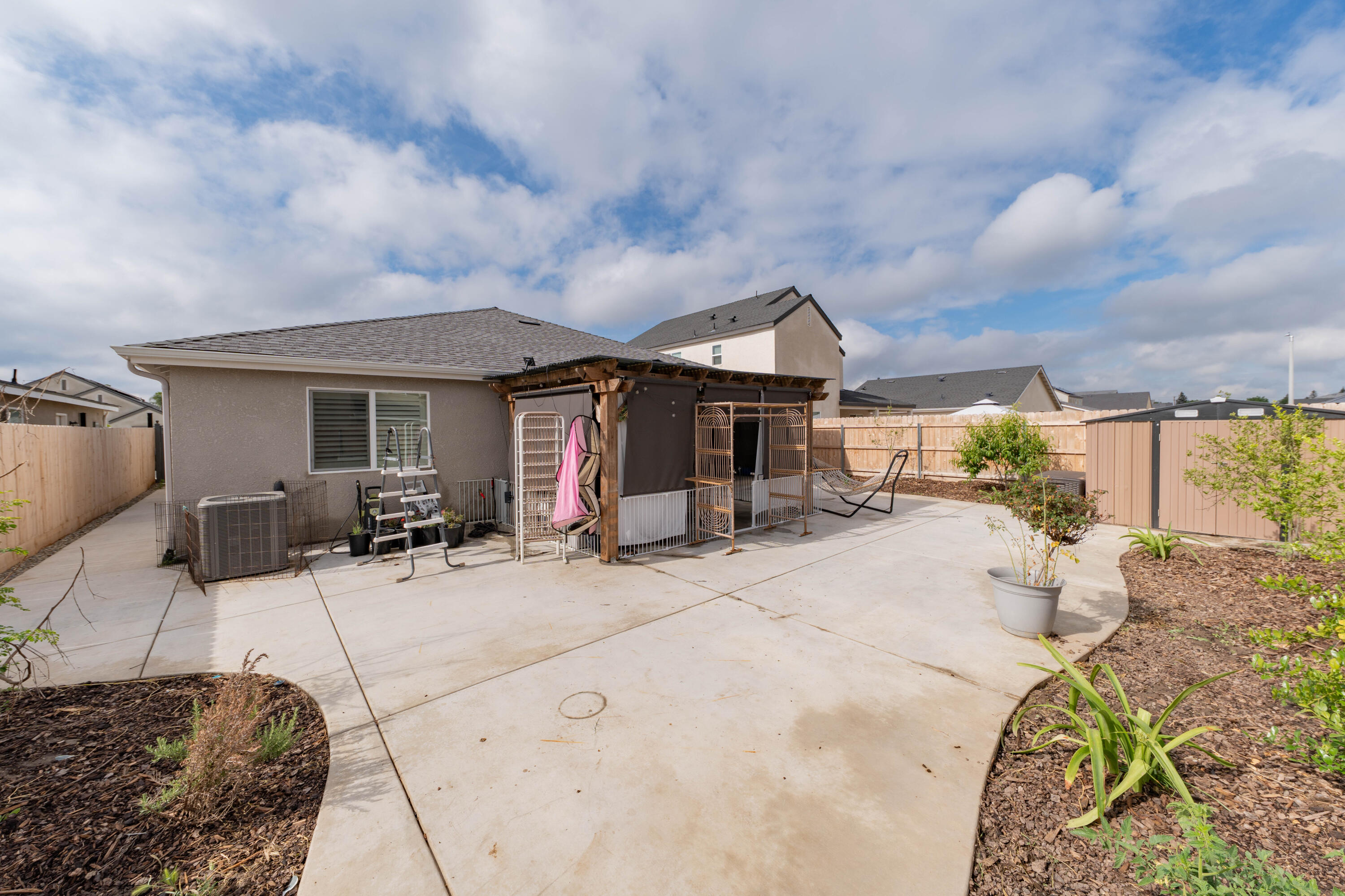 2214 W Glenn Ave, Porterville, CA 93257