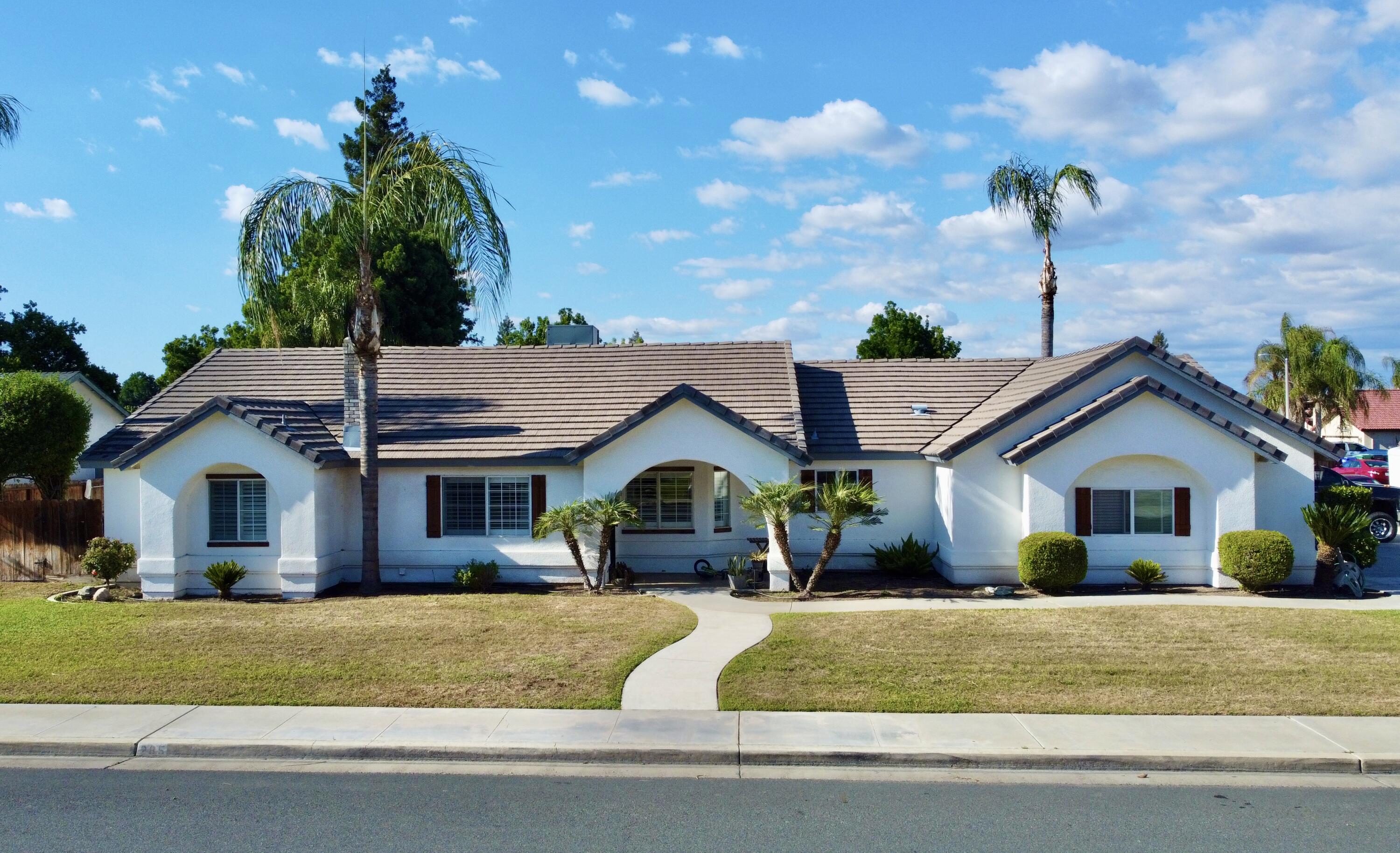 285 S Red Oak St, Porterville, CA 93257