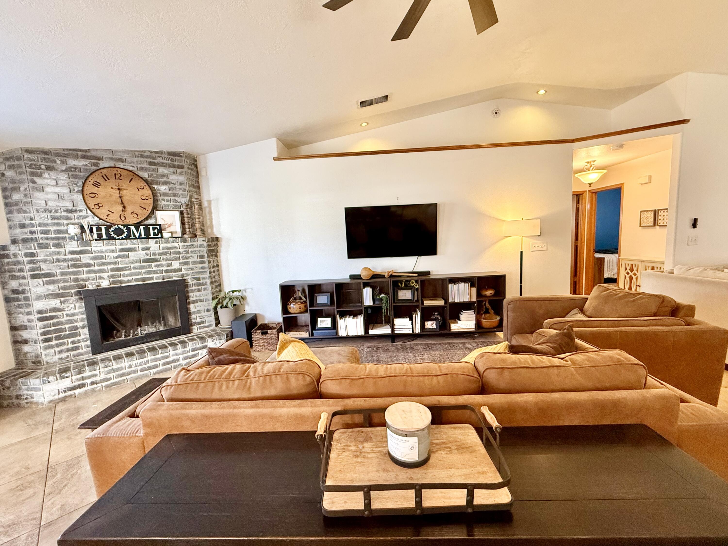 285 S Red Oak St, Porterville, CA 93257