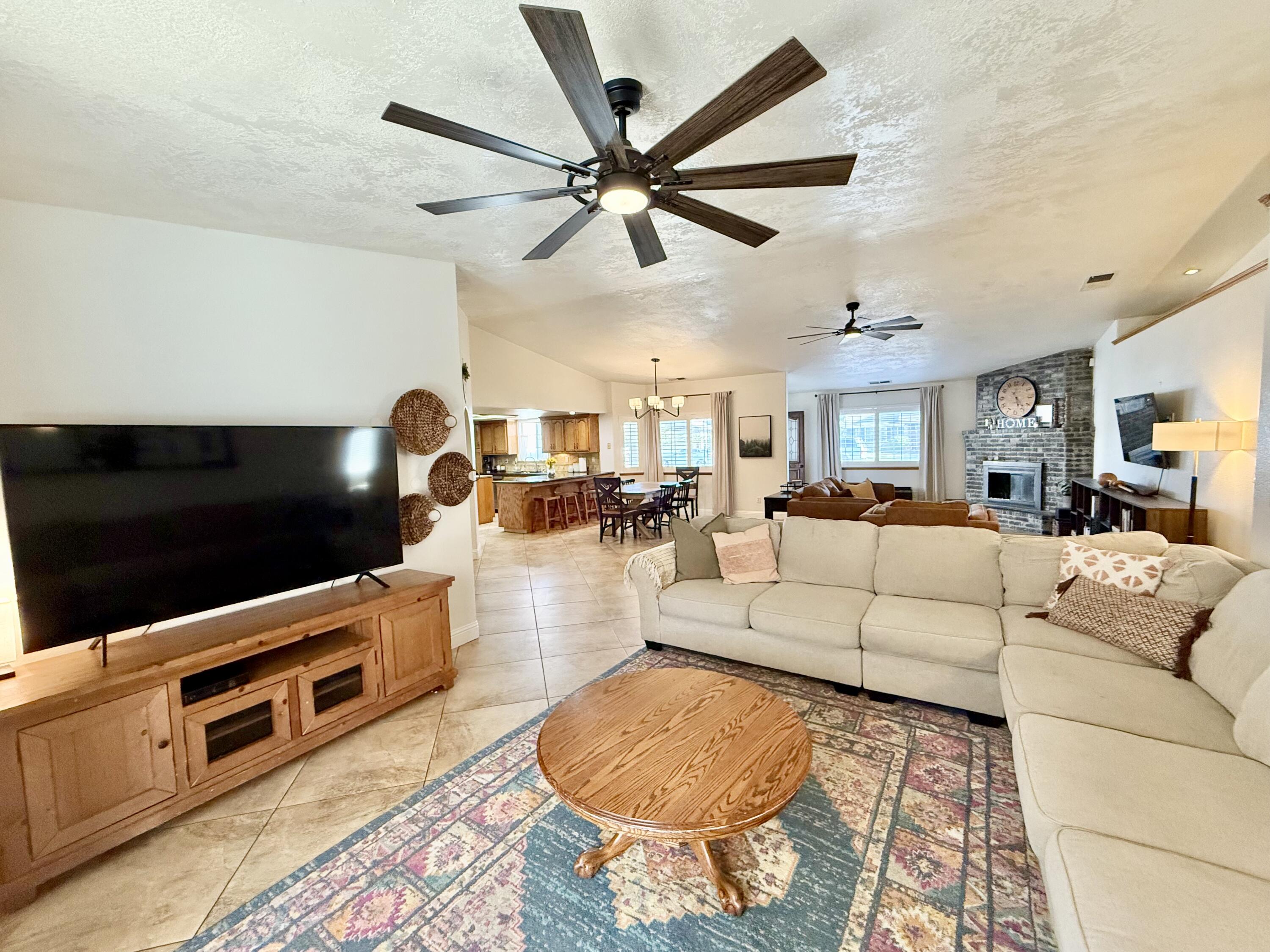 285 S Red Oak St, Porterville, CA 93257