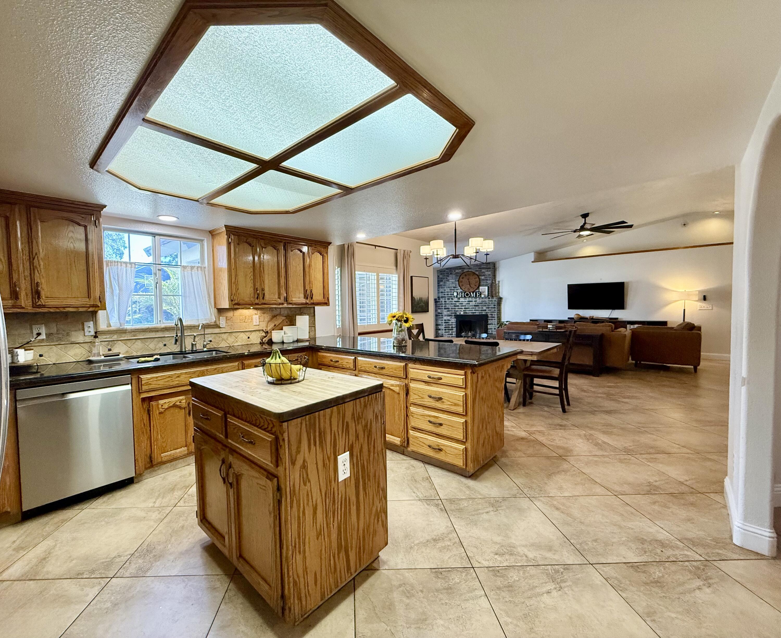 285 S Red Oak St, Porterville, CA 93257