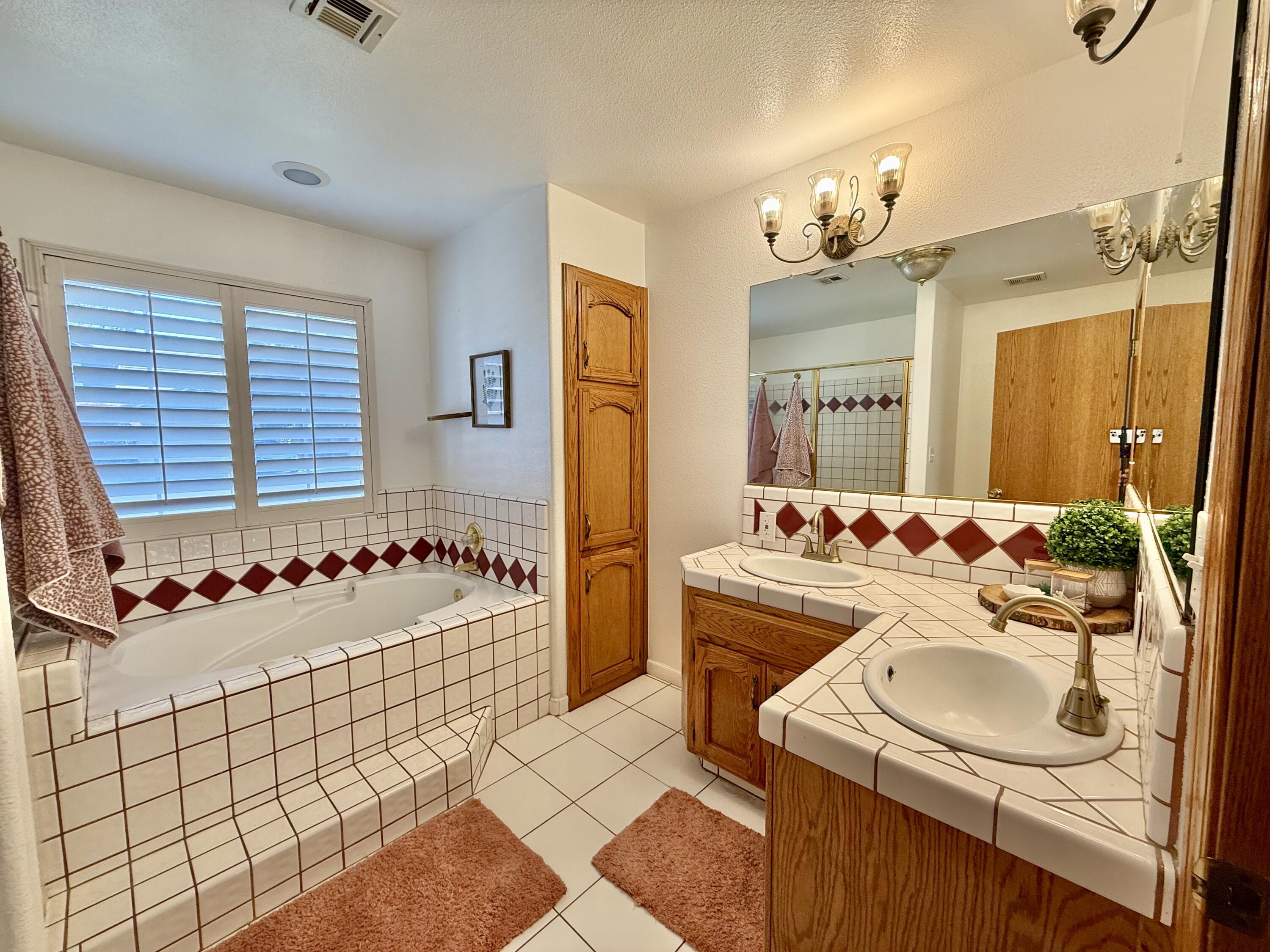 285 S Red Oak St, Porterville, CA 93257