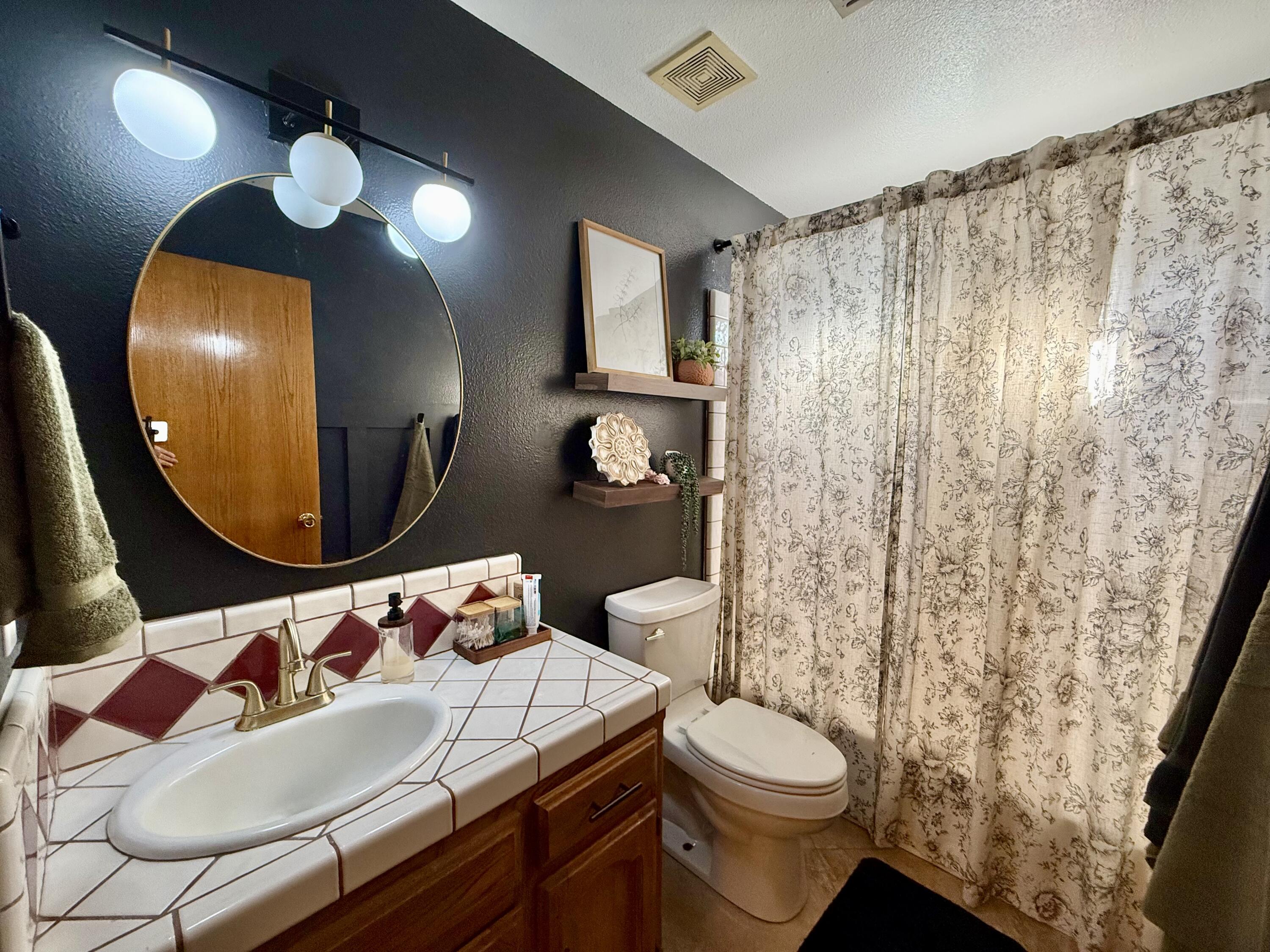 285 S Red Oak St, Porterville, CA 93257