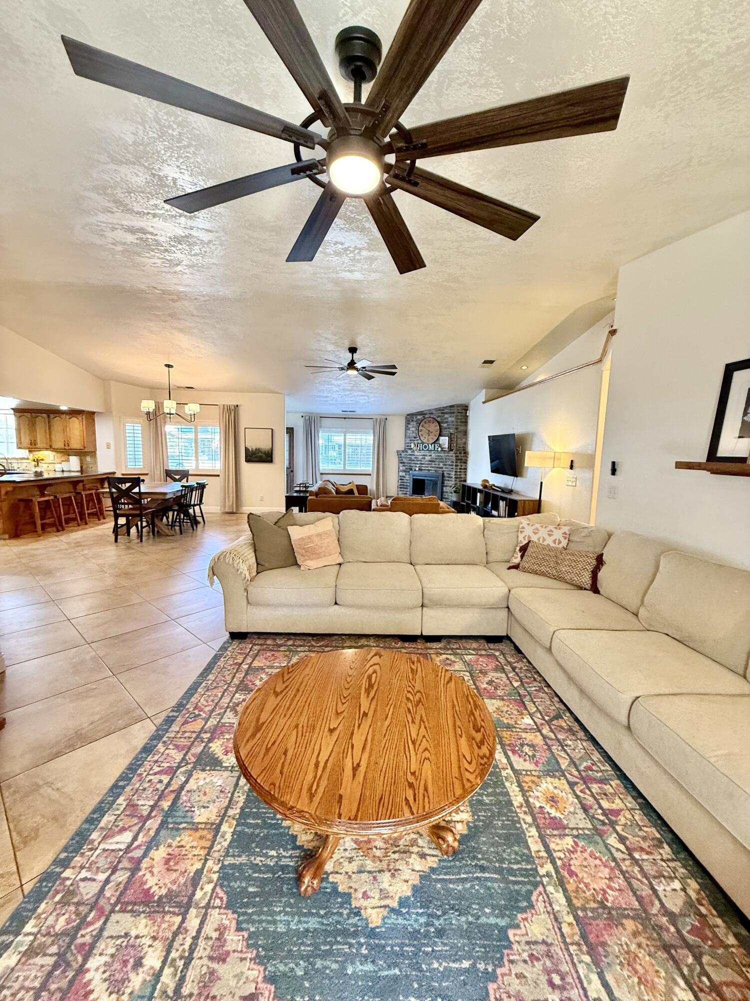 285 S Red Oak St, Porterville, CA 93257