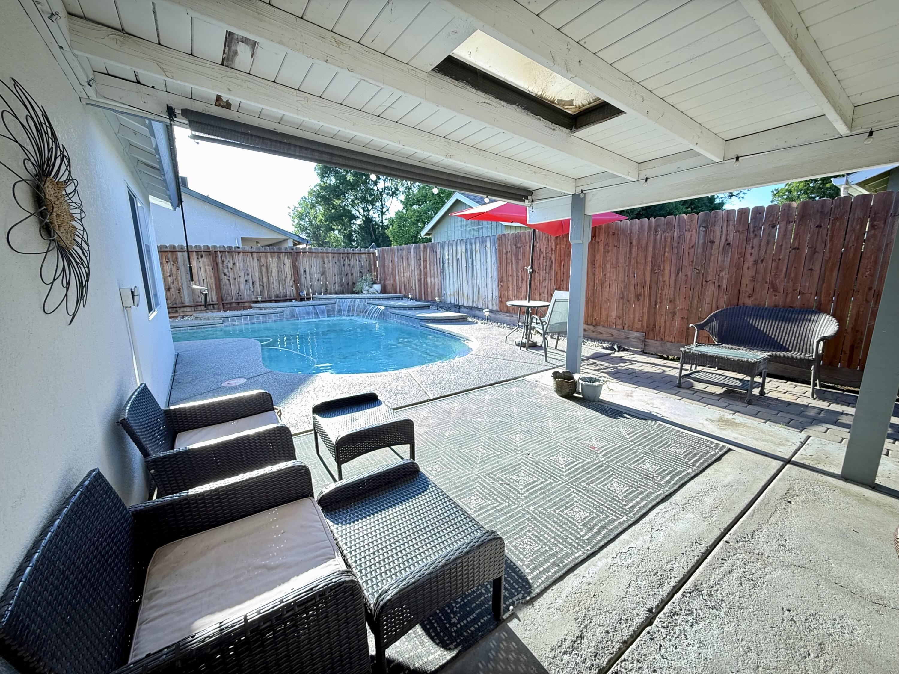 285 S Red Oak St, Porterville, CA 93257