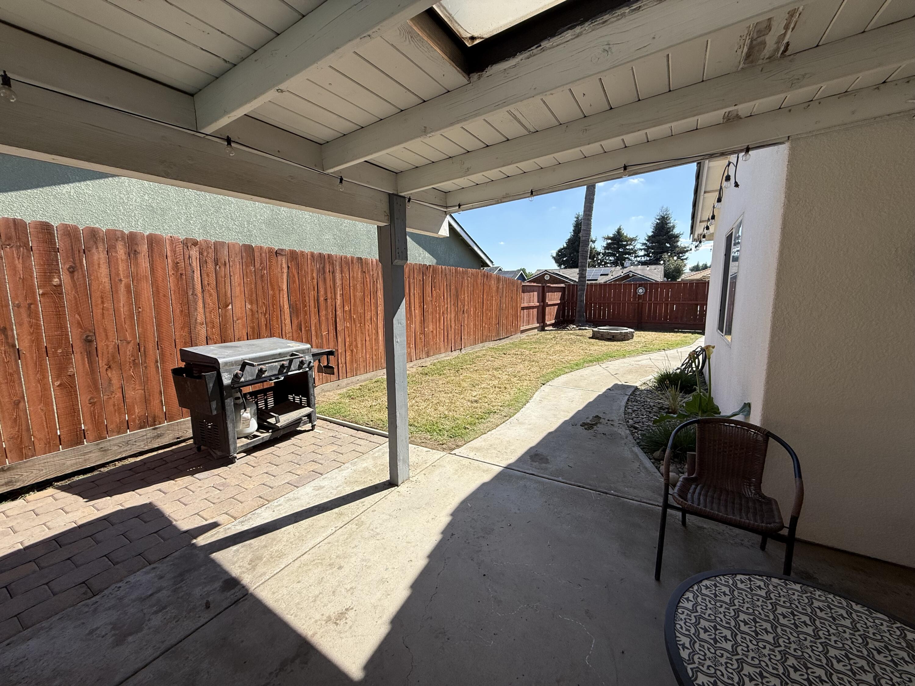 285 S Red Oak St, Porterville, CA 93257
