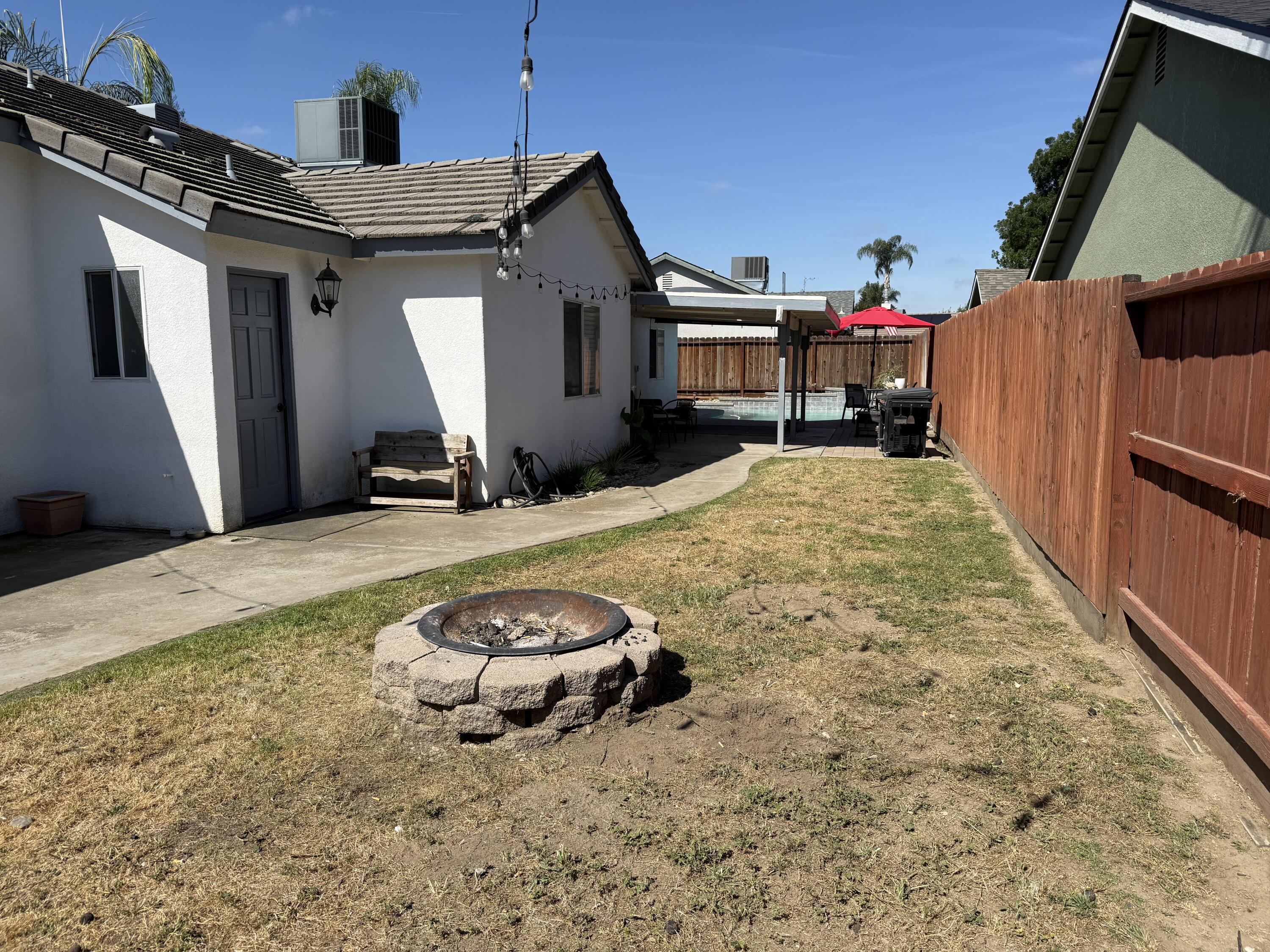 285 S Red Oak St, Porterville, CA 93257