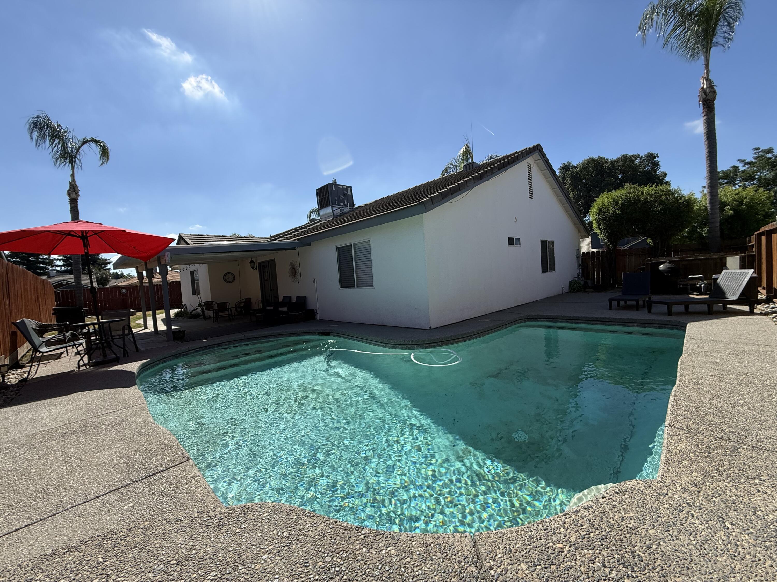 285 S Red Oak St, Porterville, CA 93257