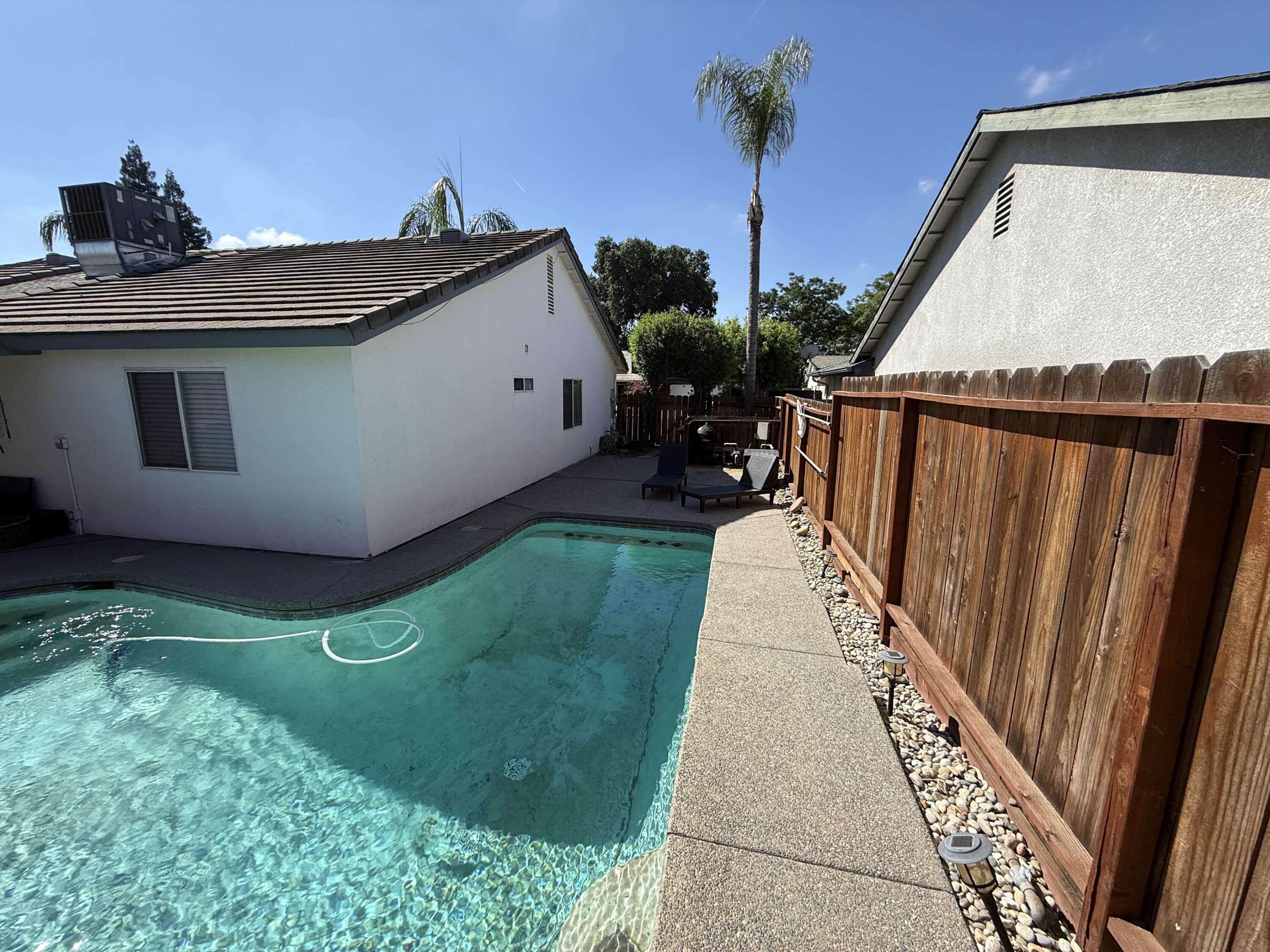 285 S Red Oak St, Porterville, CA 93257