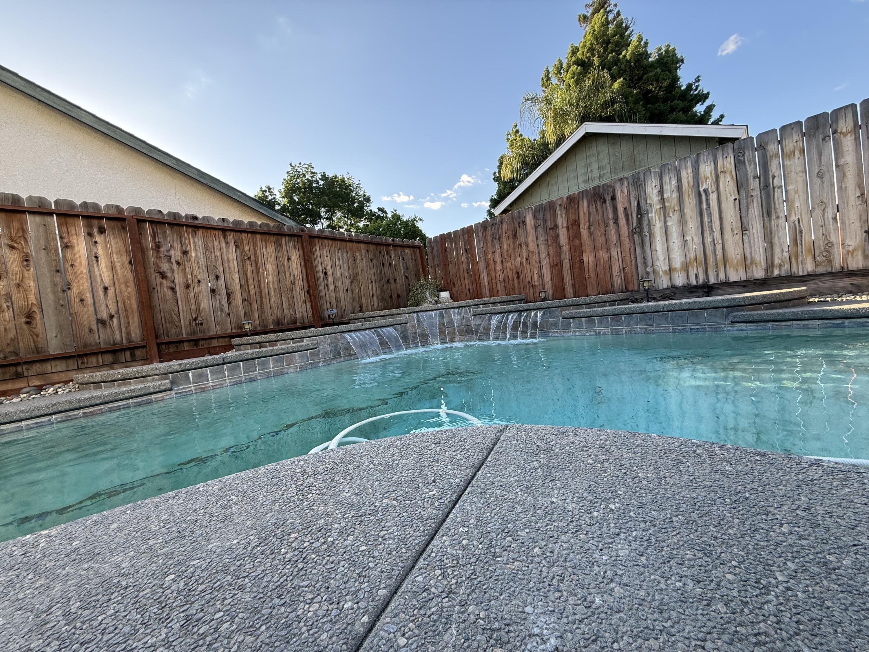 285 S Red Oak St, Porterville, CA 93257