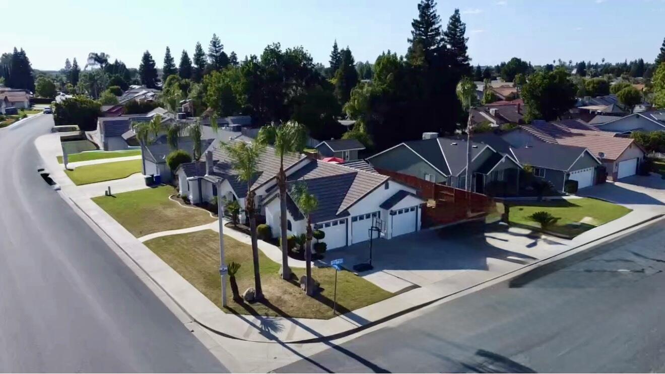 285 S Red Oak St, Porterville, CA 93257