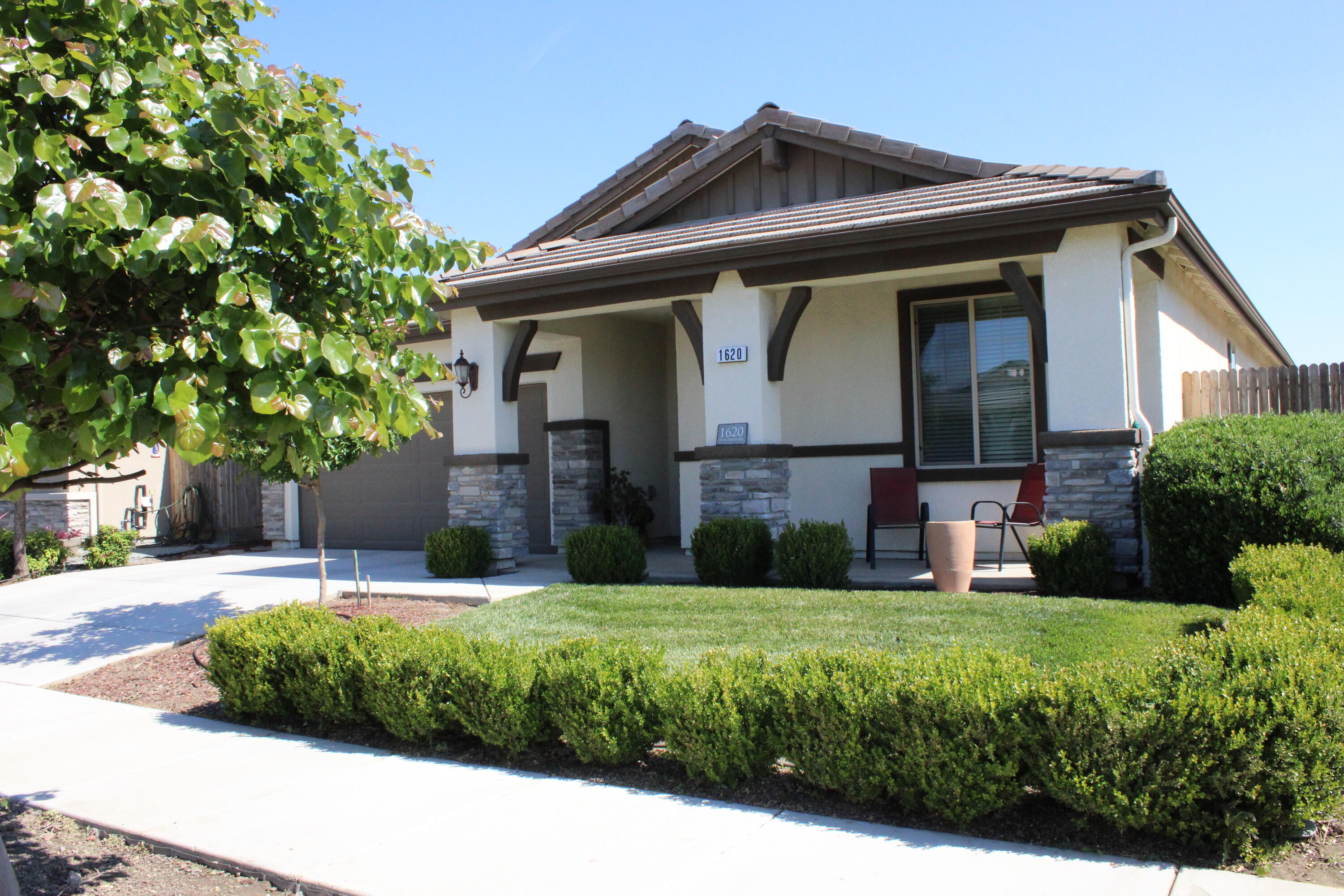 1620 W Porter Ave, Visalia, CA 93291