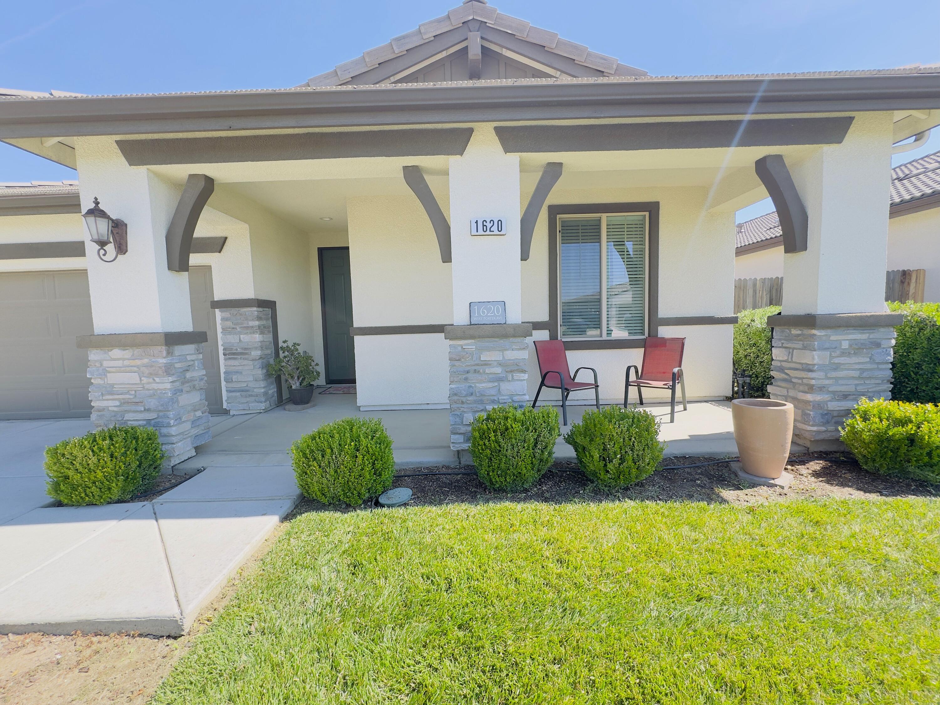 1620 W Porter Ave, Visalia, CA 93291