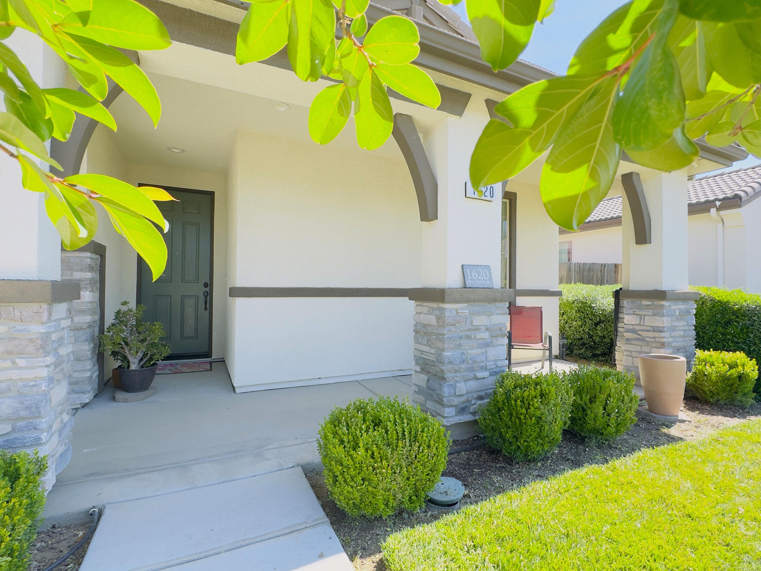1620 W Porter Ave, Visalia, CA 93291