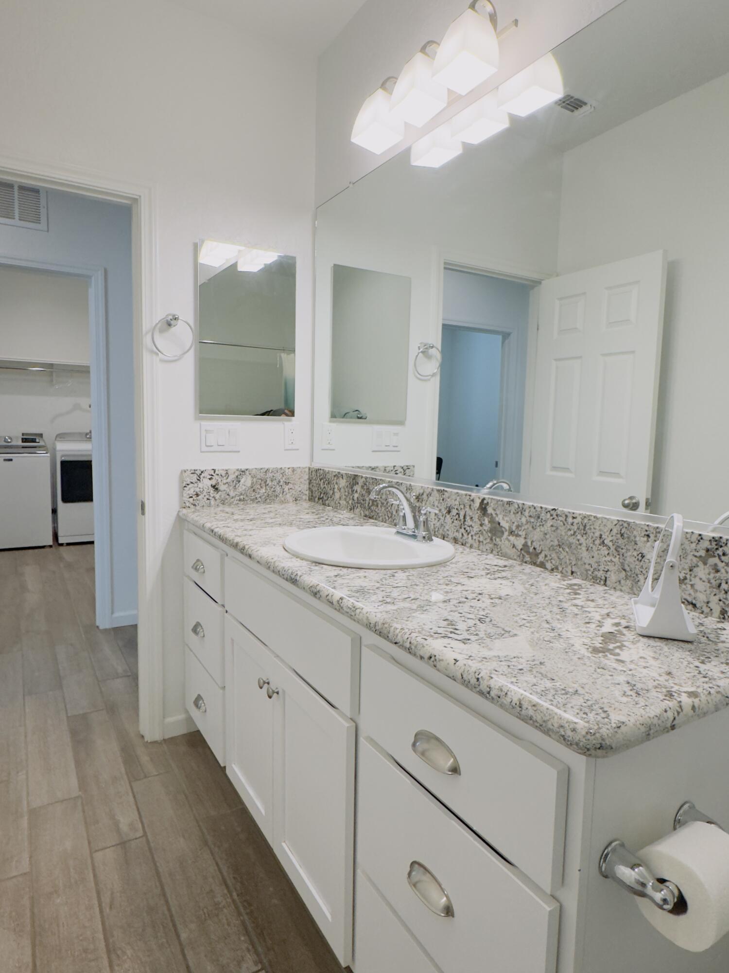 1620 W Porter Ave, Visalia, CA 93291