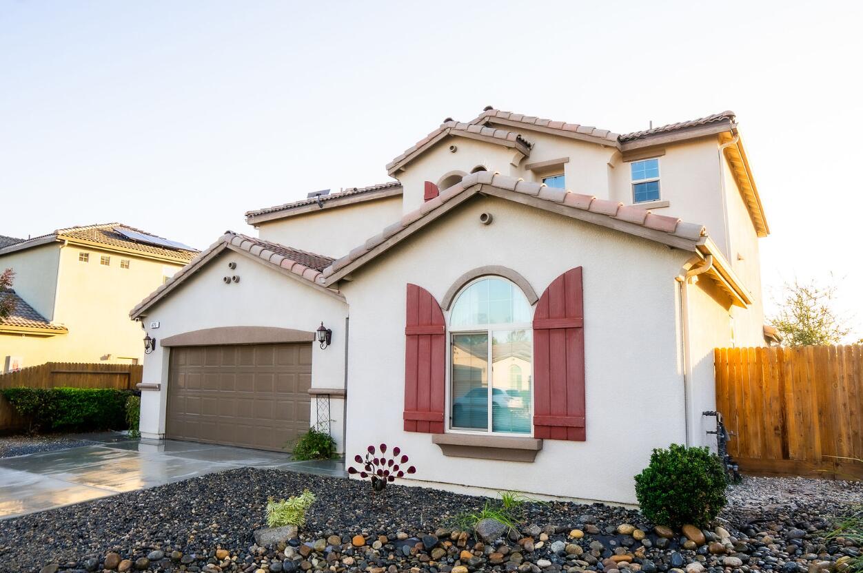 470 Daphne Ln, Lemoore, CA 93245