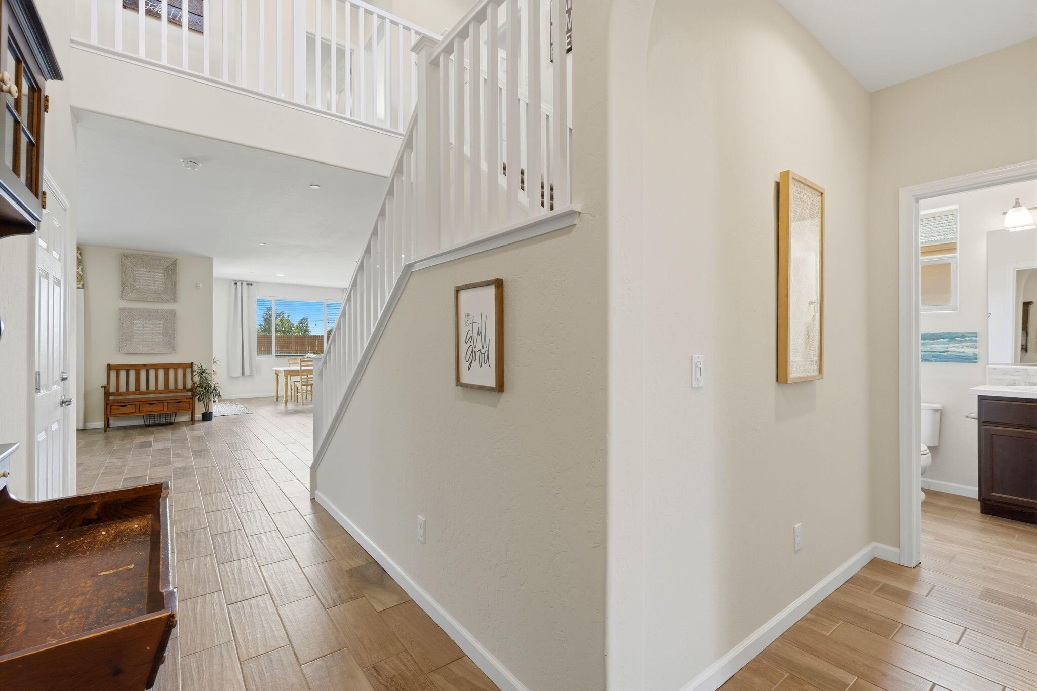 470 Daphne Ln, Lemoore, CA 93245