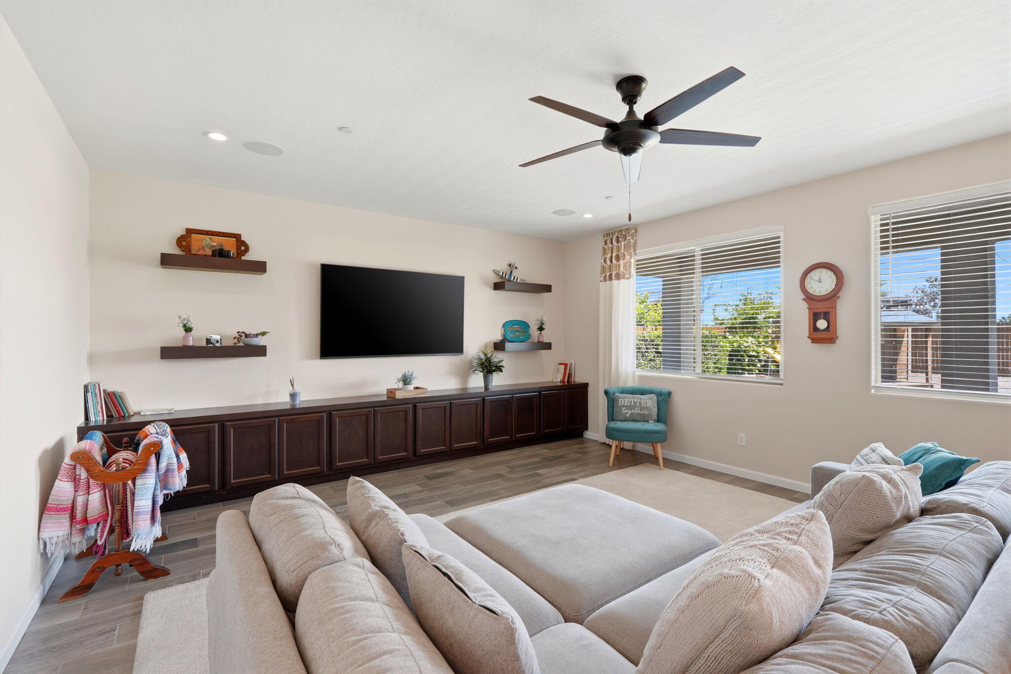 470 Daphne Ln, Lemoore, CA 93245
