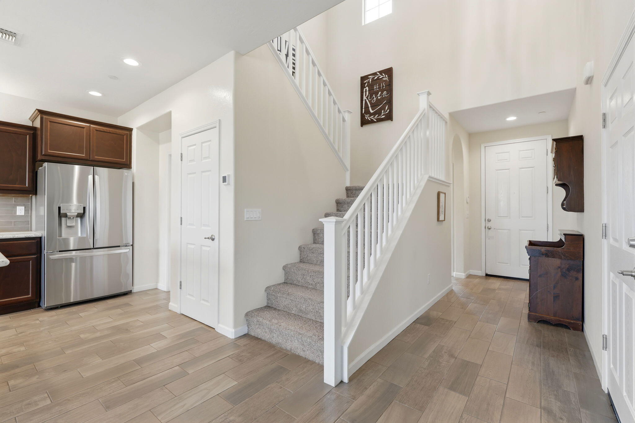 470 Daphne Ln, Lemoore, CA 93245