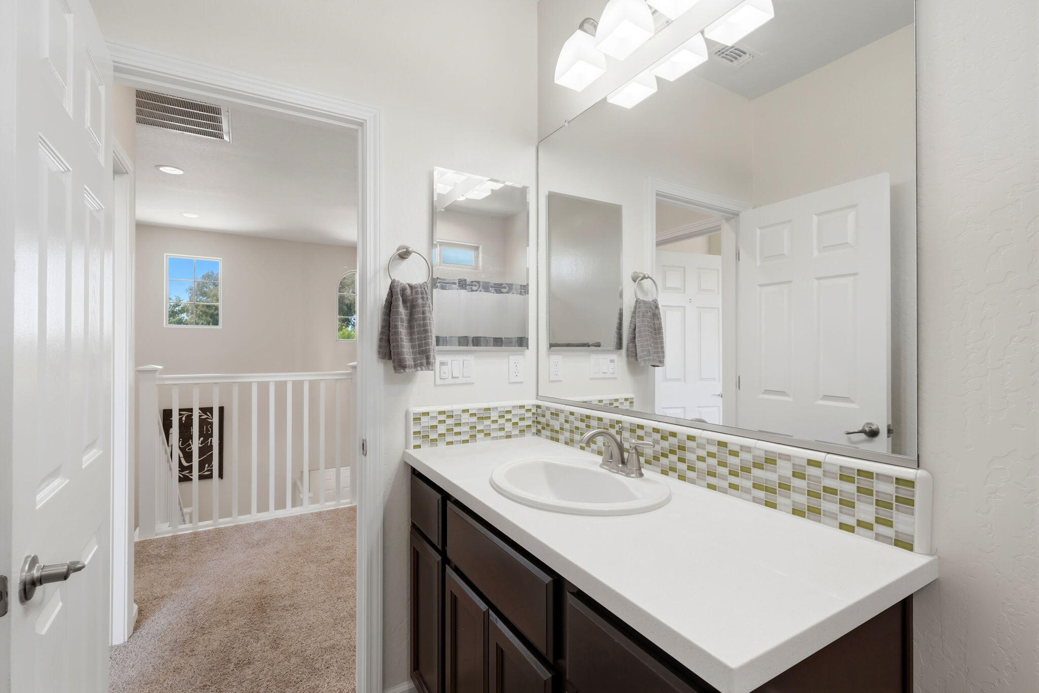 470 Daphne Ln, Lemoore, CA 93245