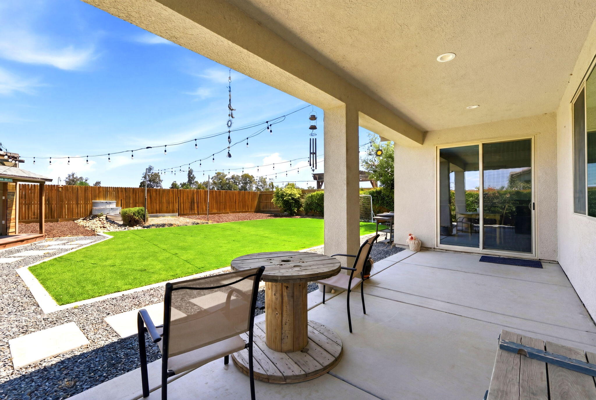 470 Daphne Ln, Lemoore, CA 93245