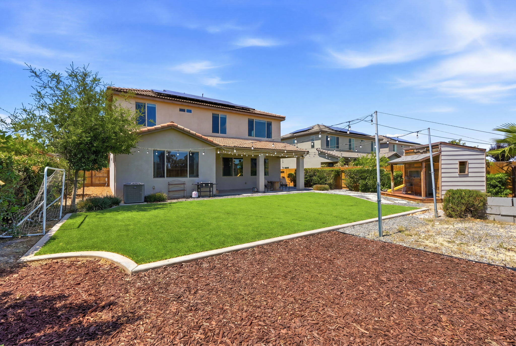 470 Daphne Ln, Lemoore, CA 93245