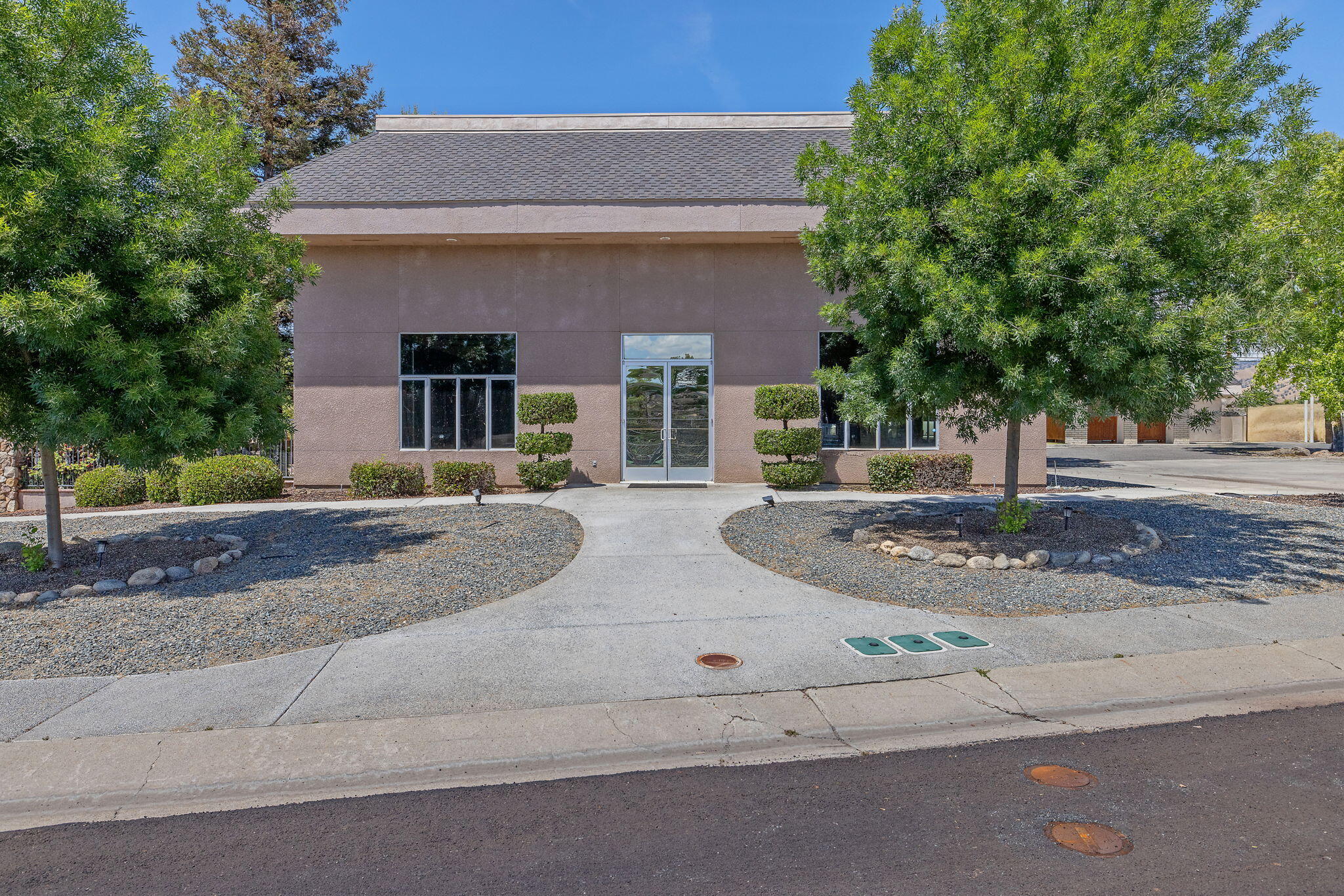 31902 Country Club Dr, Porterville, CA 93257