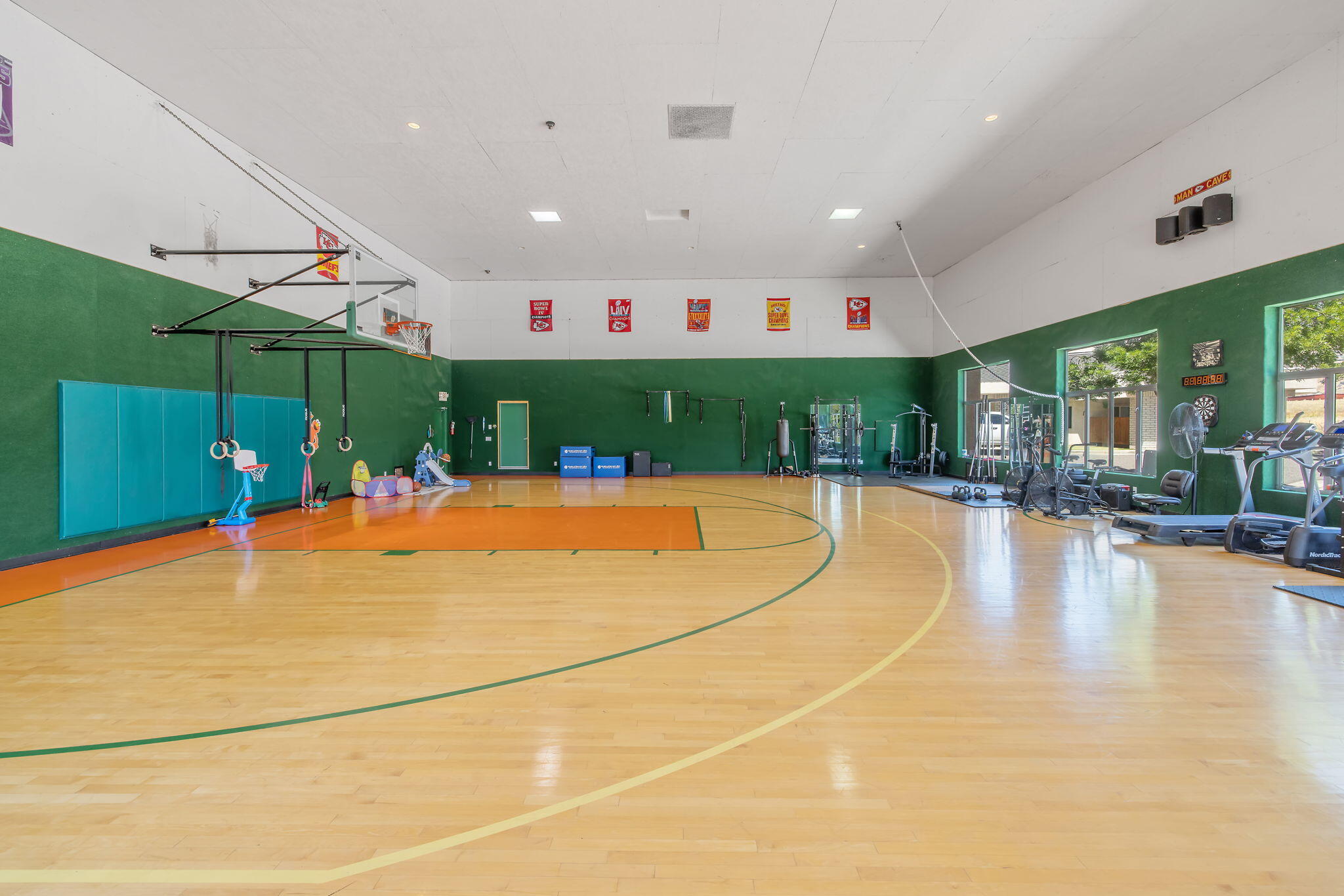 31902 Country Club Dr, Porterville, CA 93257