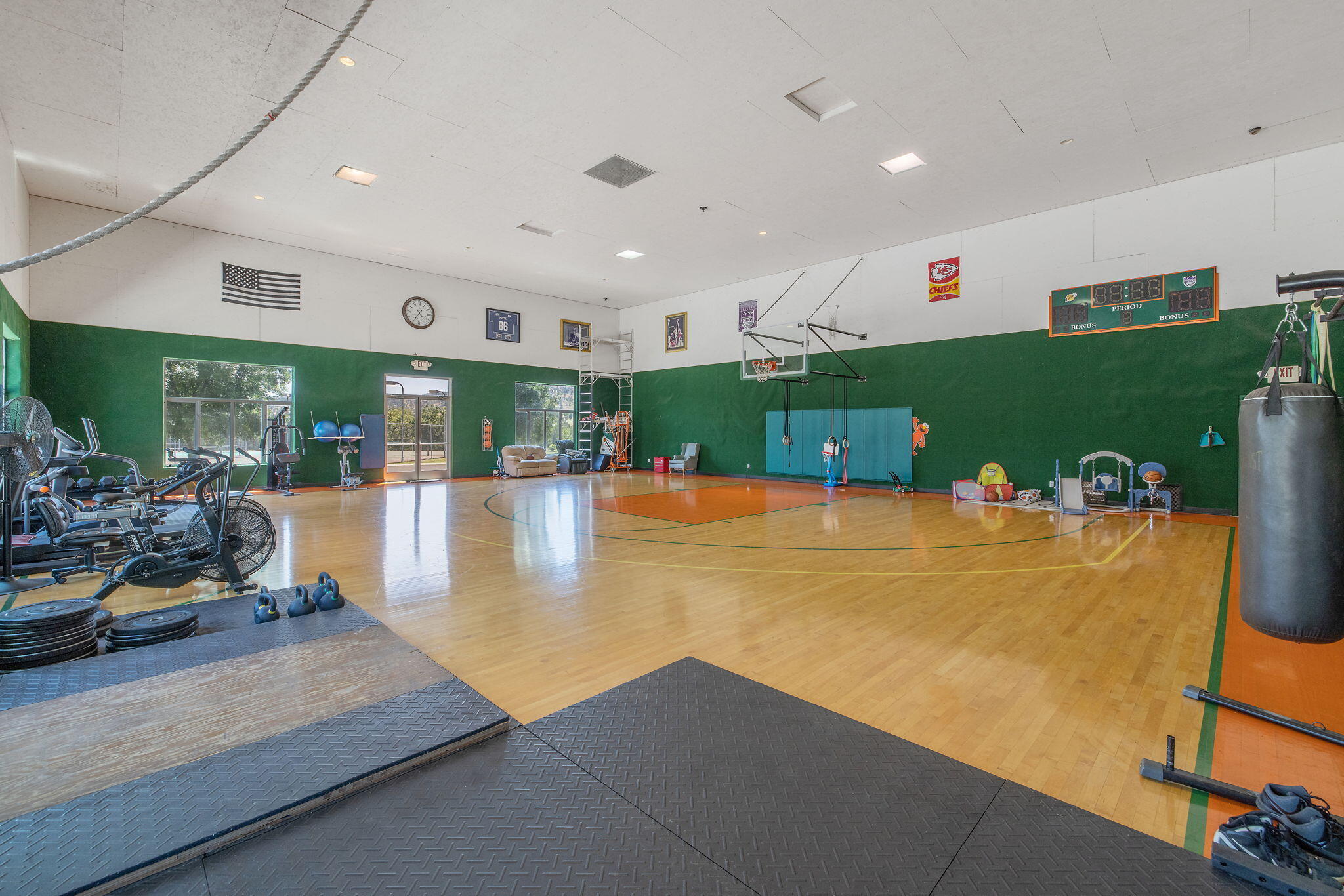 31902 Country Club Dr, Porterville, CA 93257