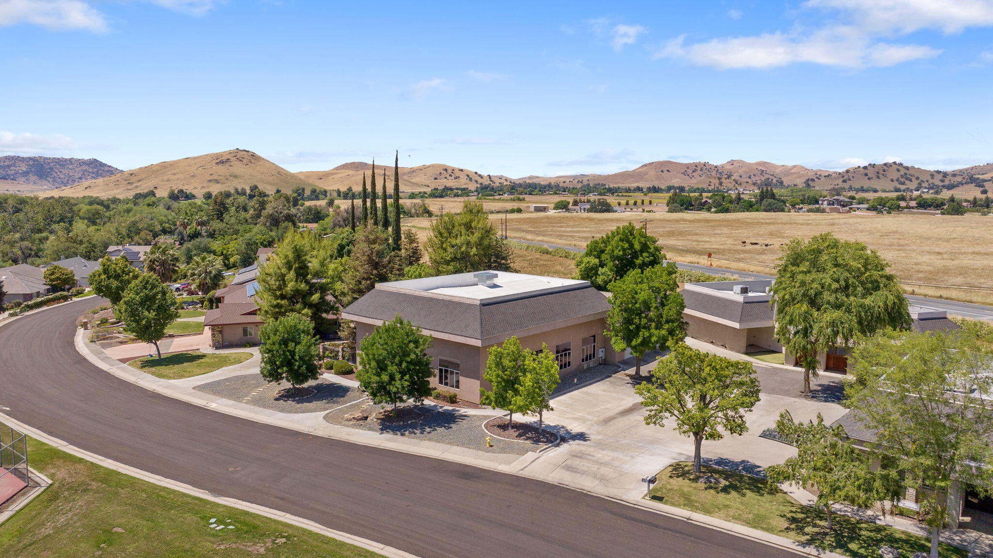 31902 Country Club Dr, Porterville, CA 93257