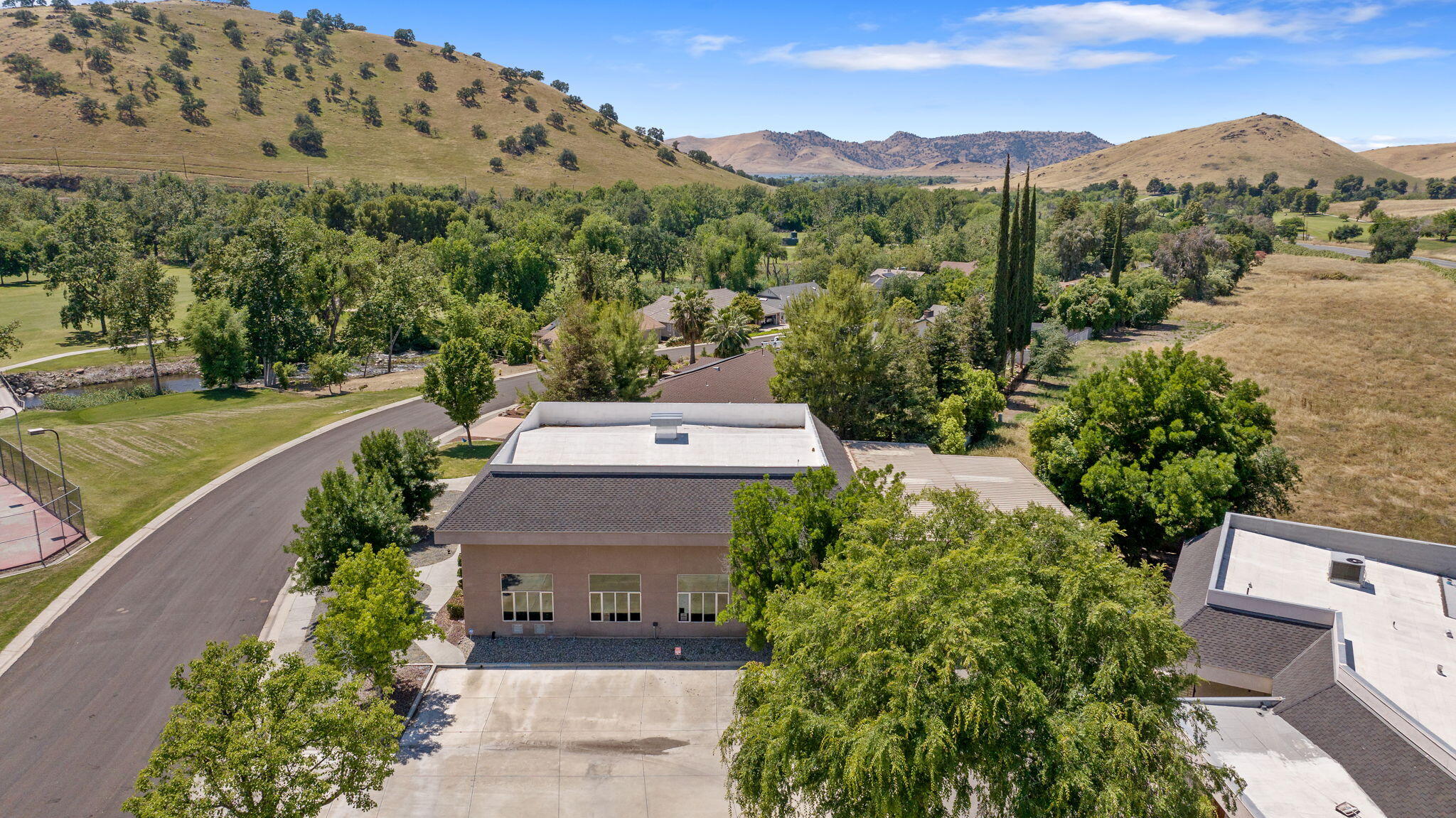 31902 Country Club Dr, Porterville, CA 93257