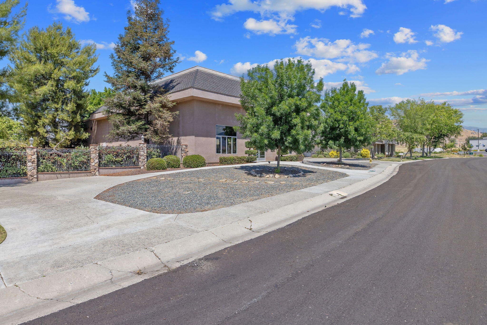 31902 Country Club Dr, Porterville, CA 93257